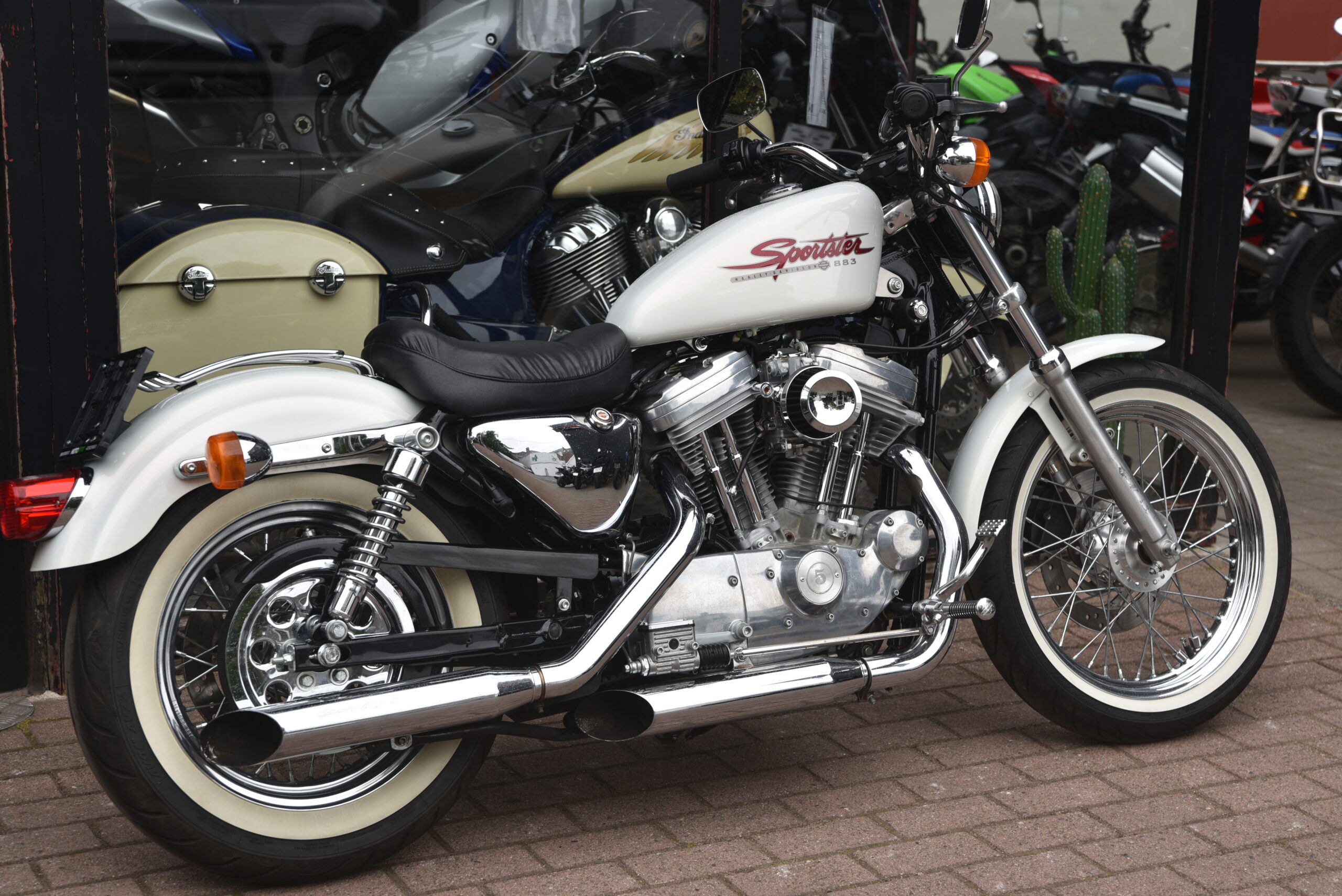 HARLEY DAVIDSON SPORTSTER 883 – Image 3