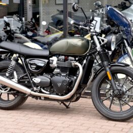 TRIUMPH STREET TWIN