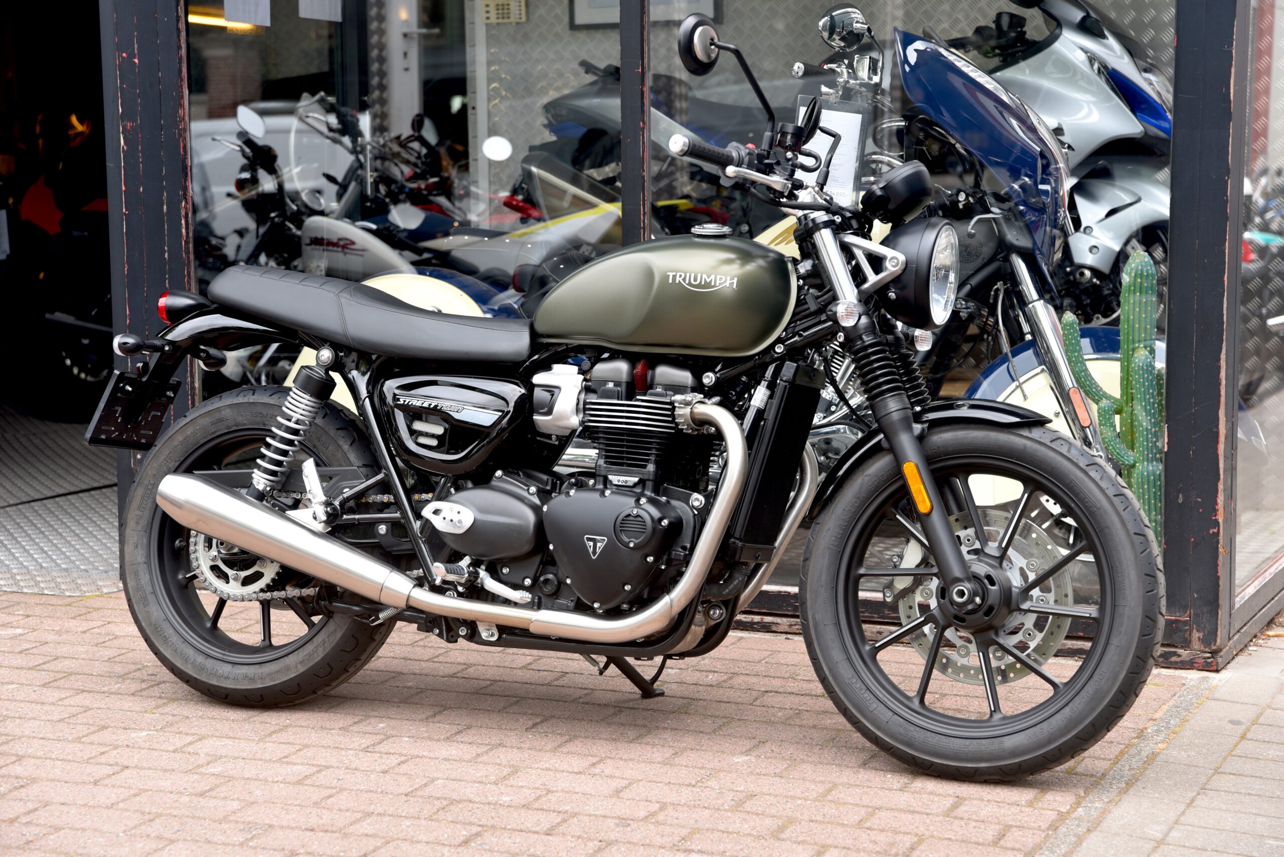 TRIUMPH STREET TWIN