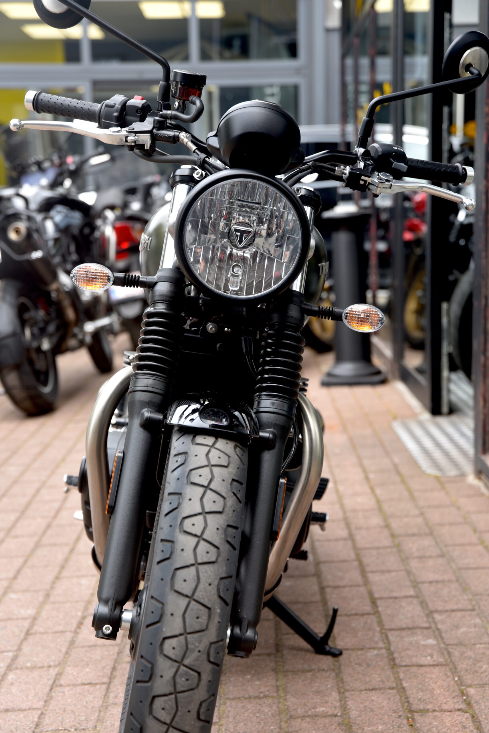 TRIUMPH STREET TWIN – Image 5