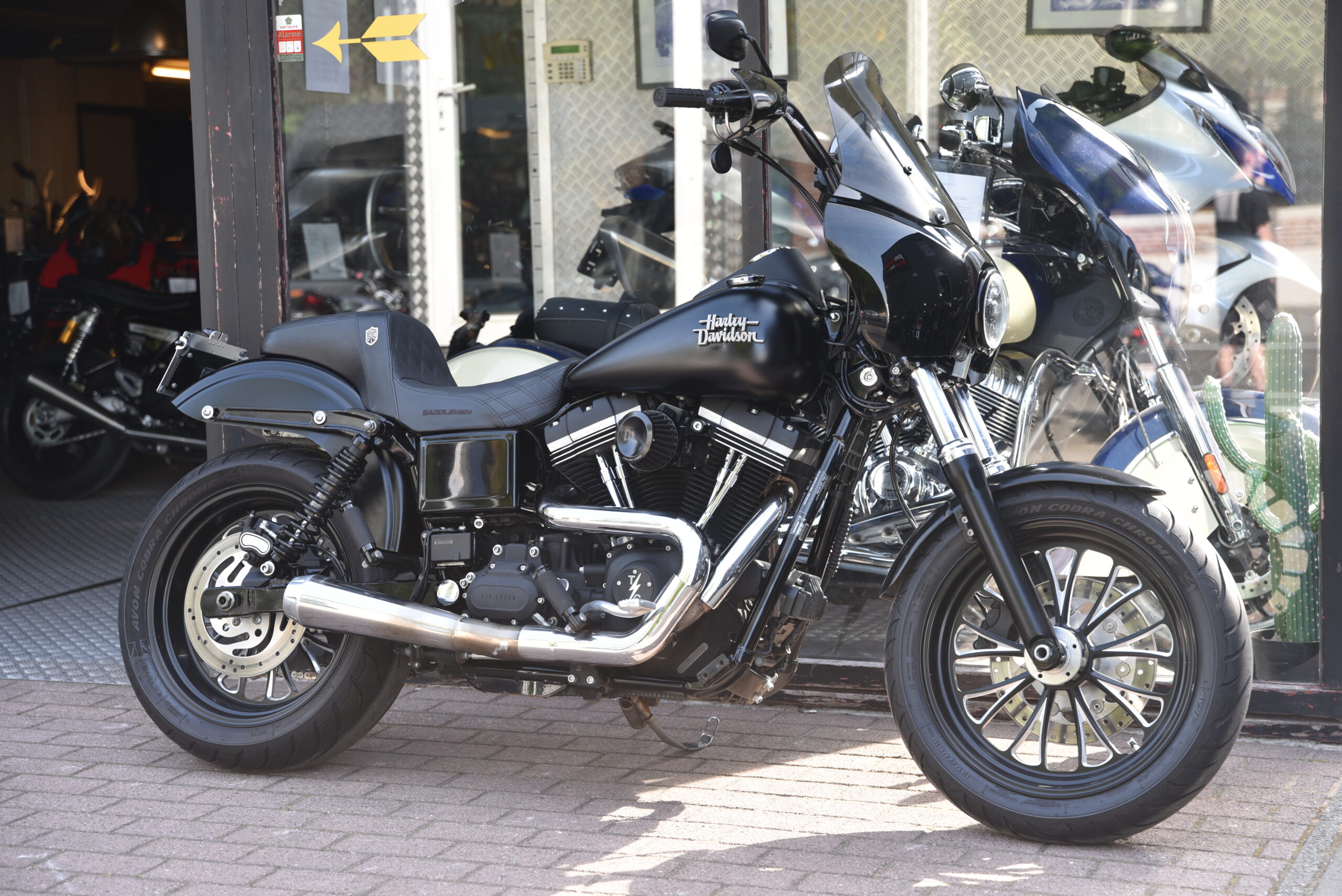 HARLEY DAVIDSON DYNA STREET BOB
