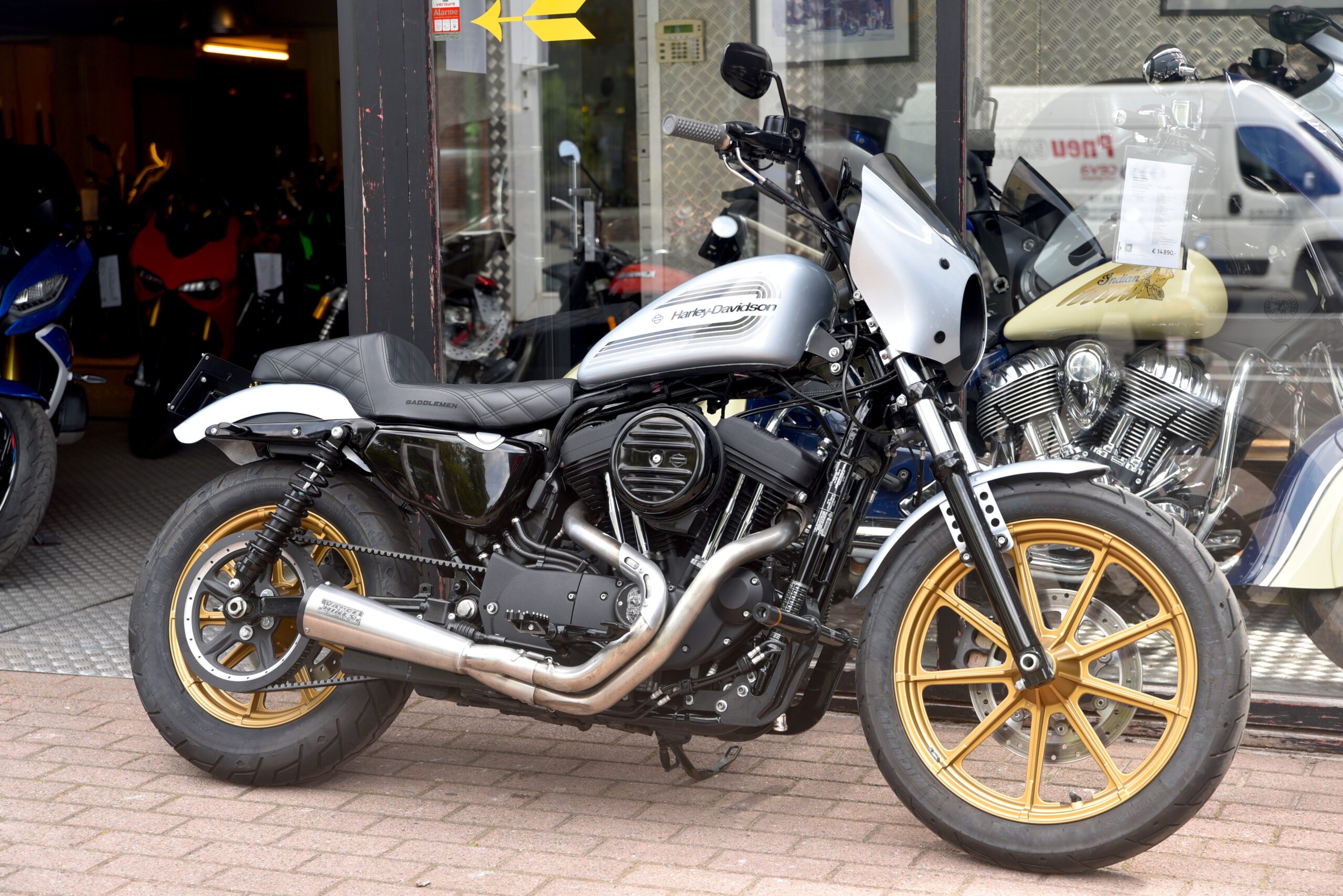 HARLEY DAVIDSON IRON 1200