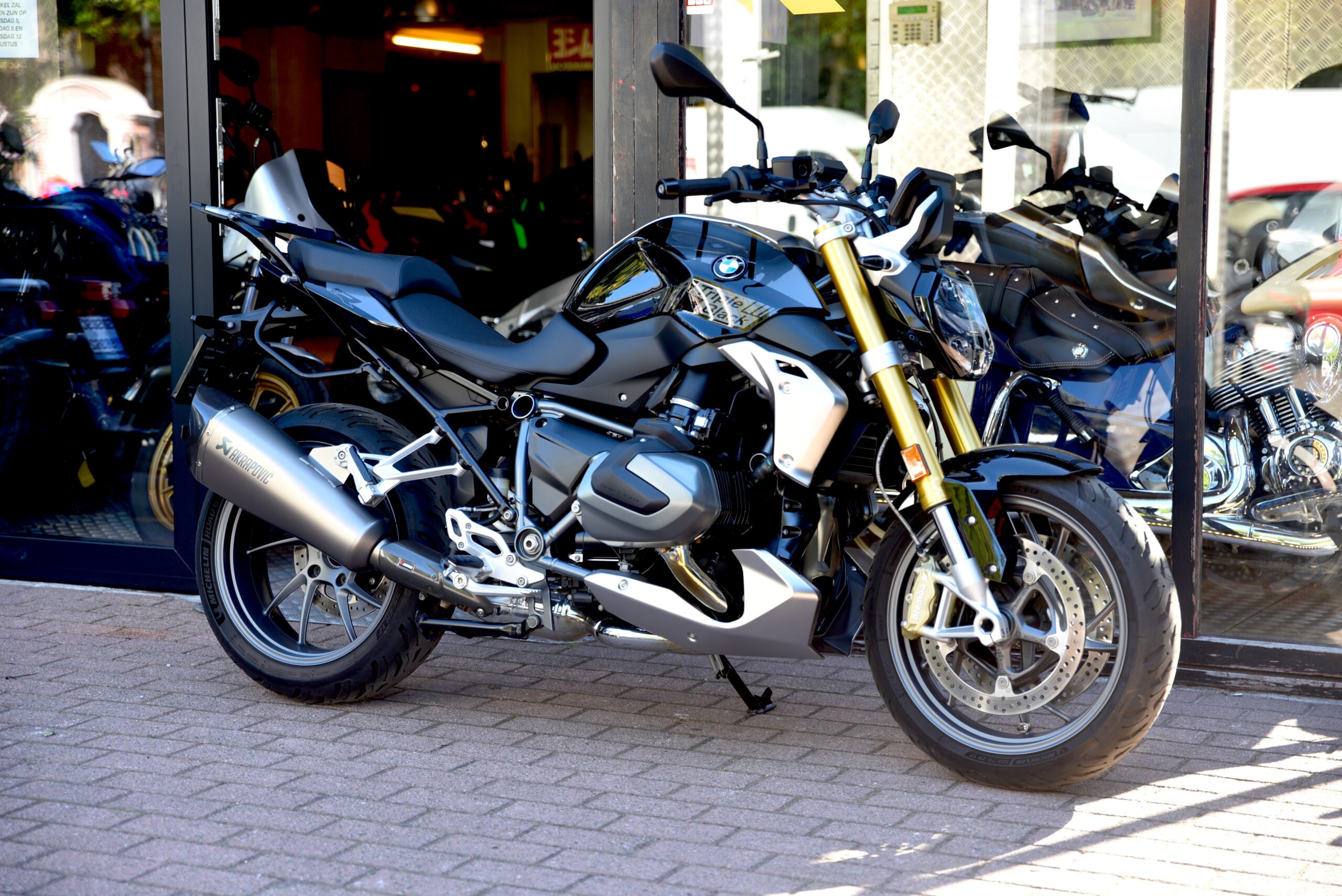 BMW R 1250 R TRIPLE BLACK