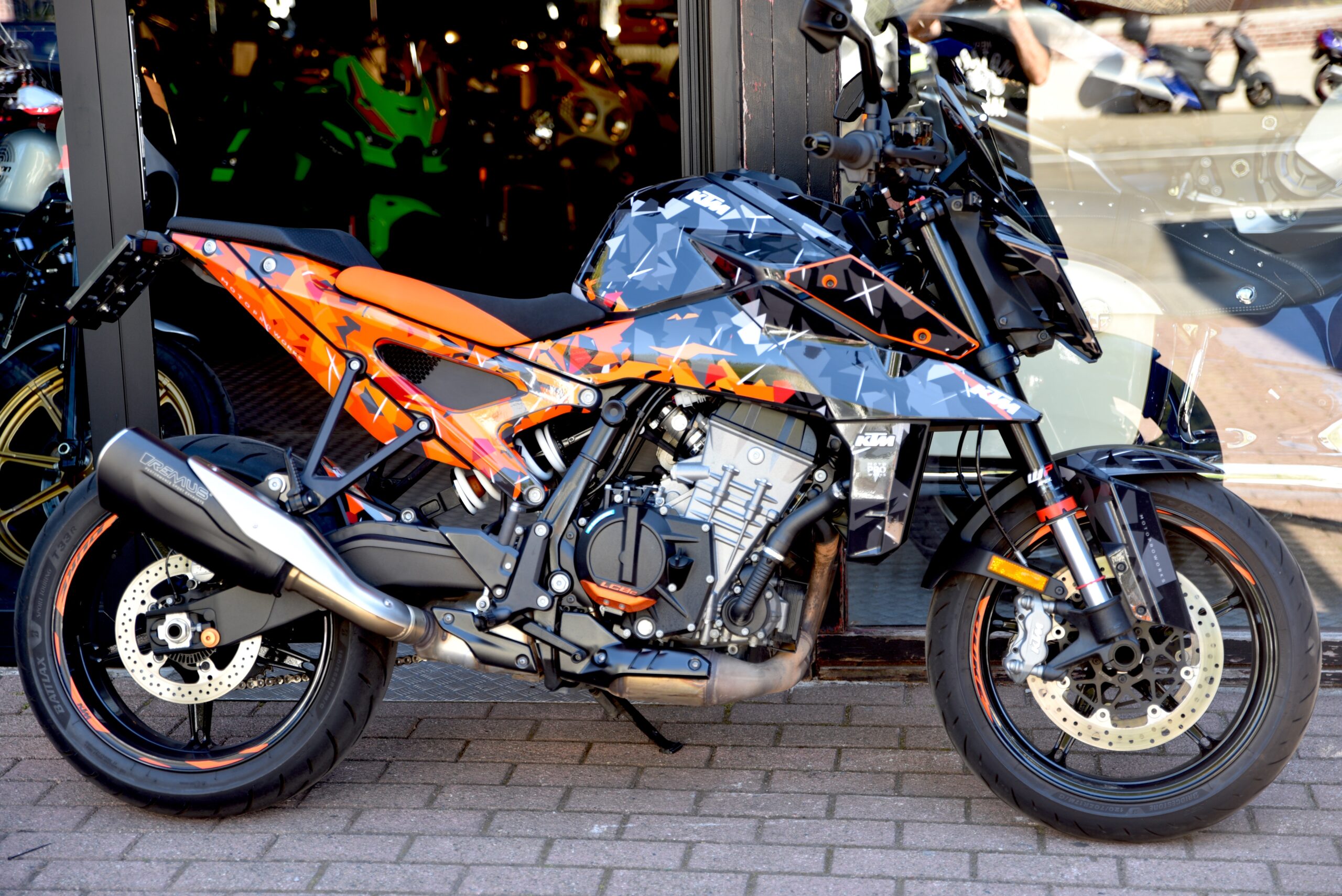 KTM 990 DUKE – Image 2