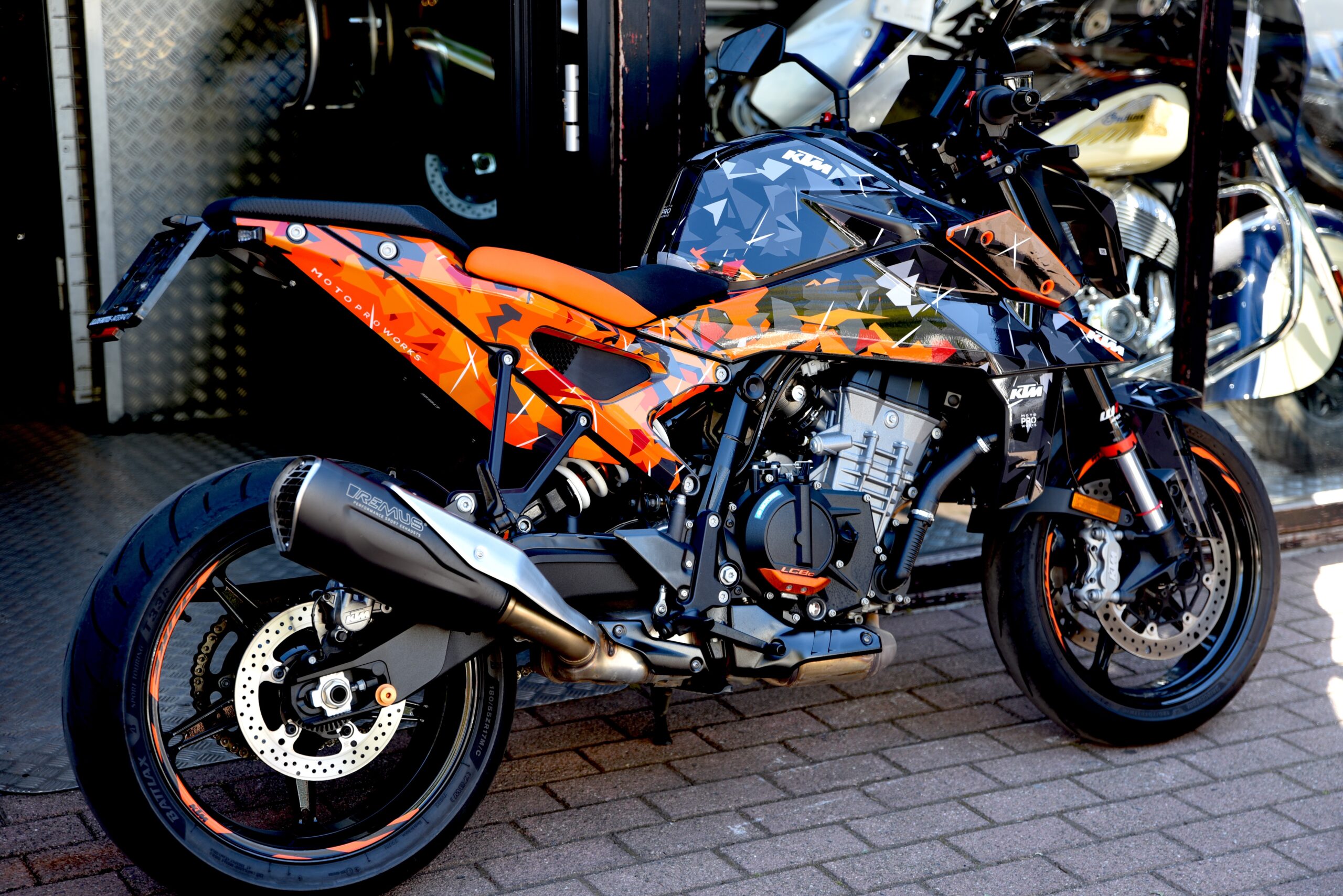 KTM 990 DUKE – Image 3