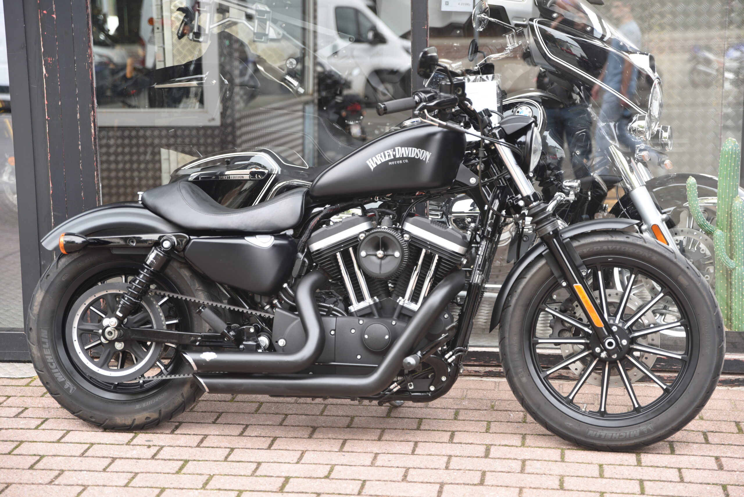 HARLEY DAVIDSON IRON 883 – Image 2