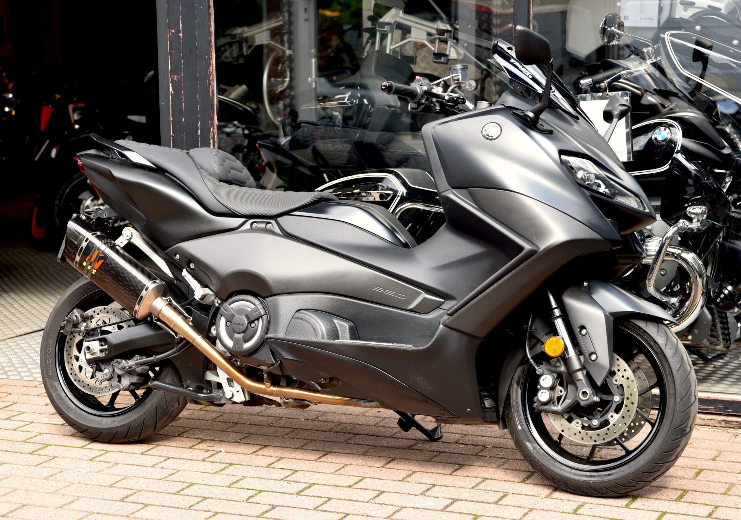 YAMAHA TMAX 560