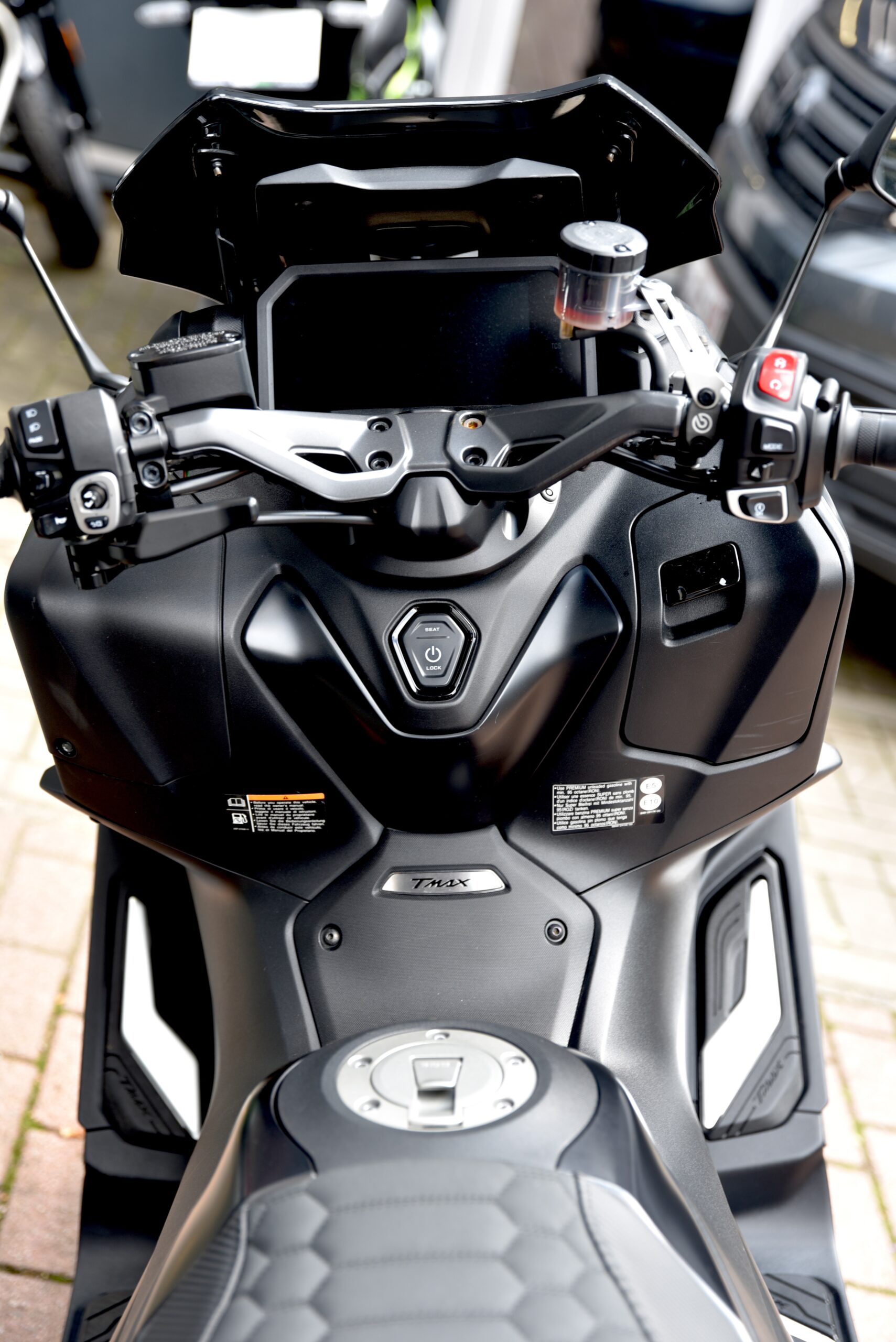 YAMAHA TMAX 560 – Image 6