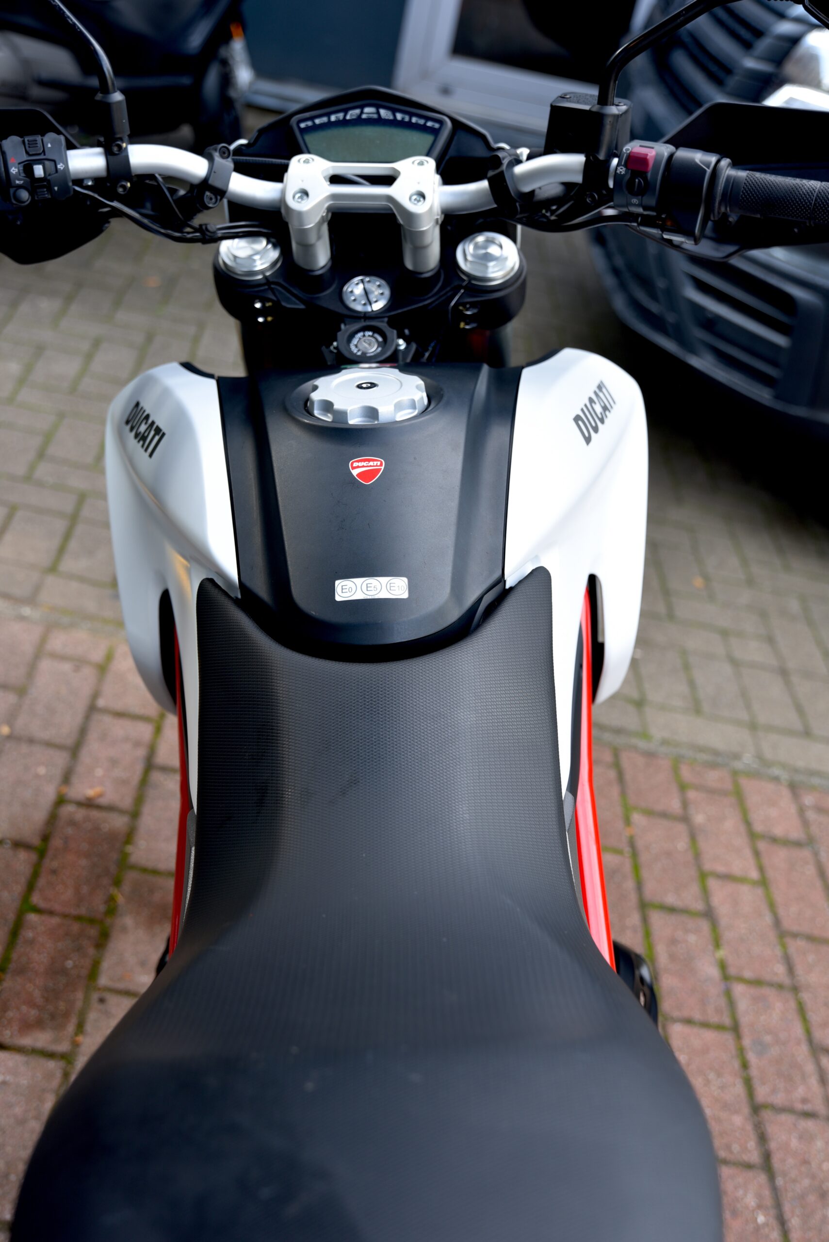 DUCATI HYPERMOTARD 939 – Image 6