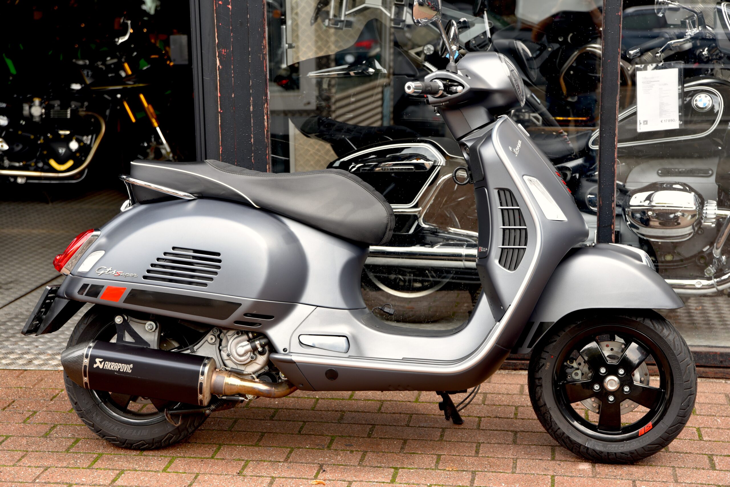 PIAGGIO VESPA GTS 300 IE ABS – Image 2