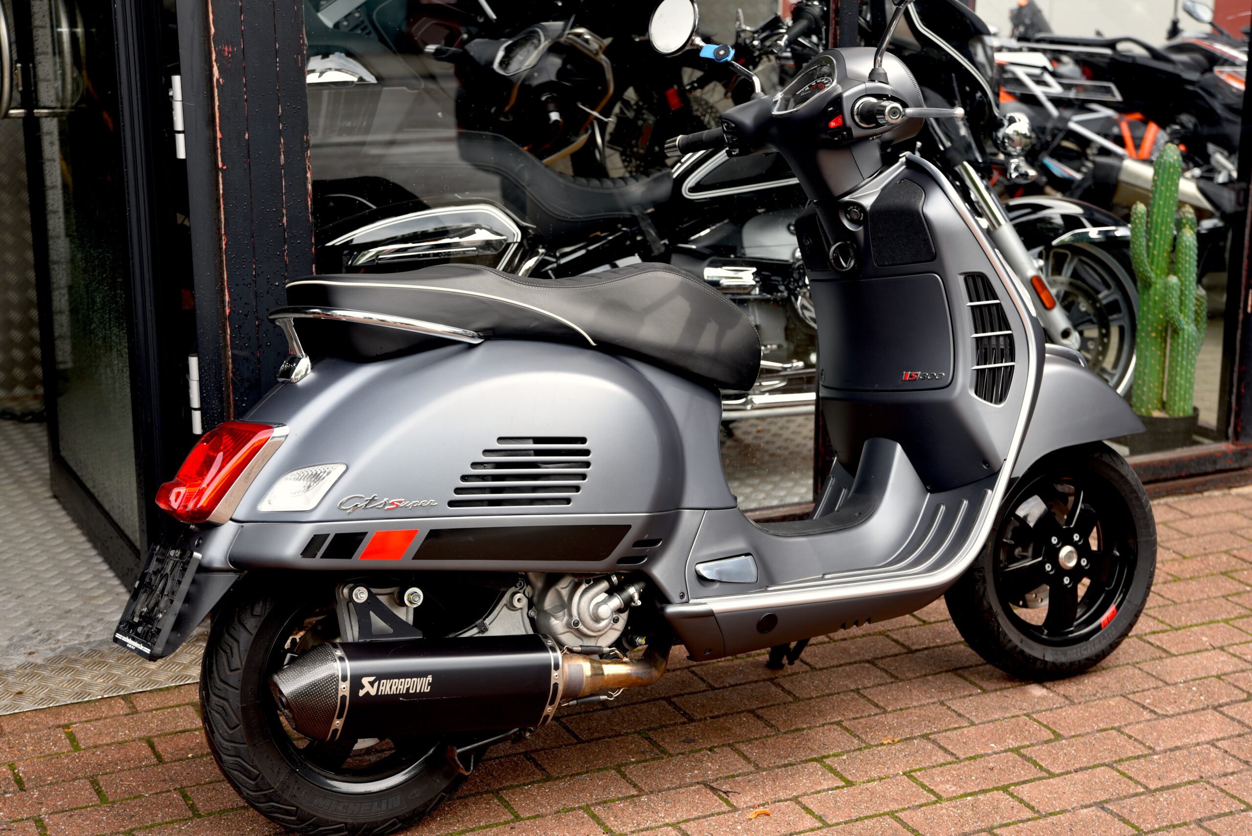 PIAGGIO VESPA GTS 300 IE ABS – Image 3