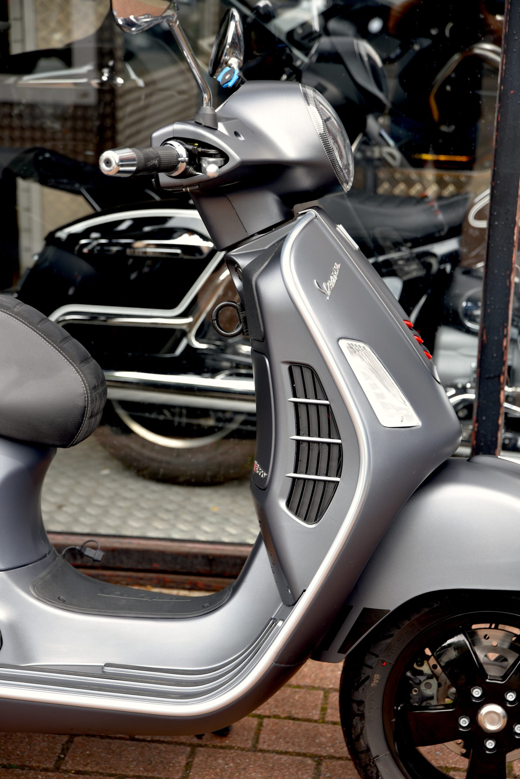PIAGGIO VESPA GTS 300 IE ABS – Image 4