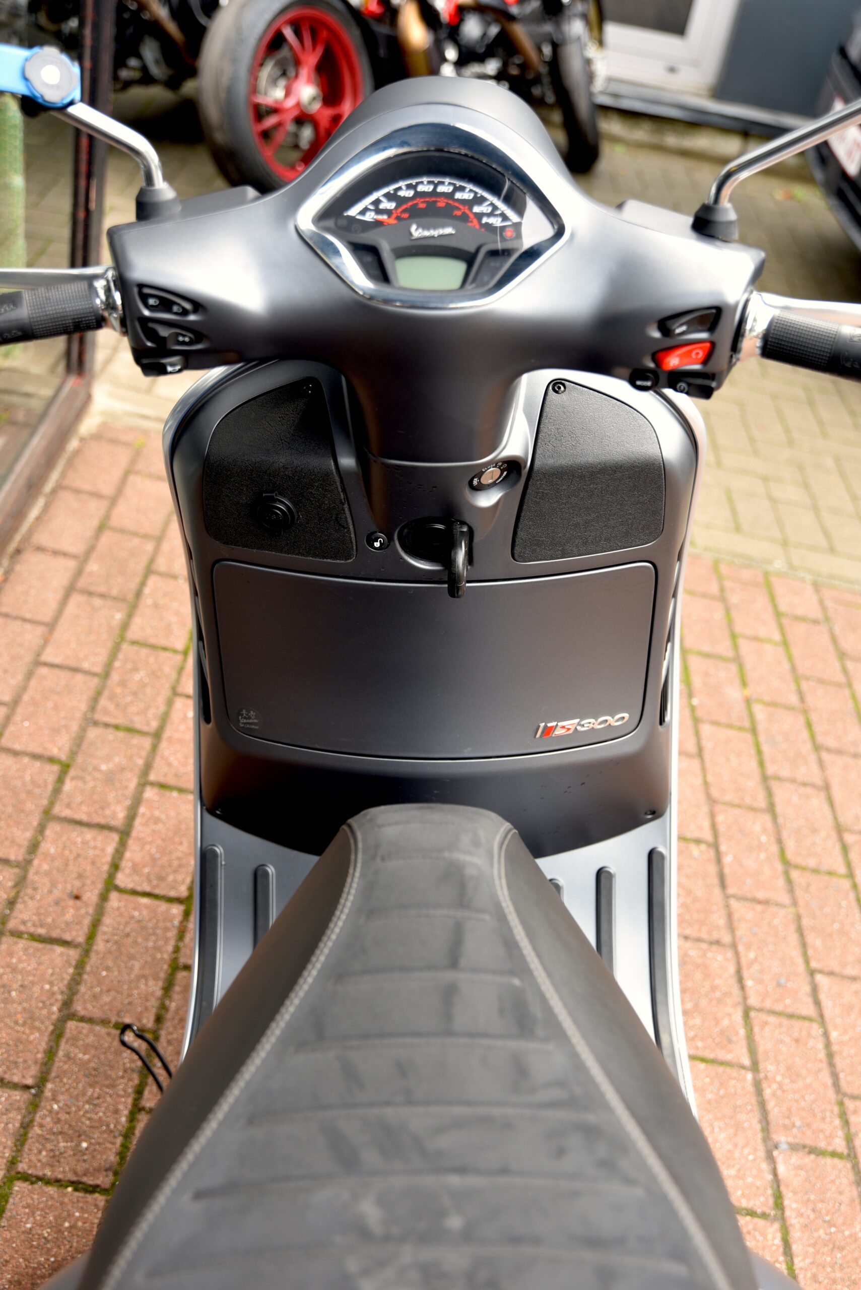 PIAGGIO VESPA GTS 300 IE ABS – Image 6