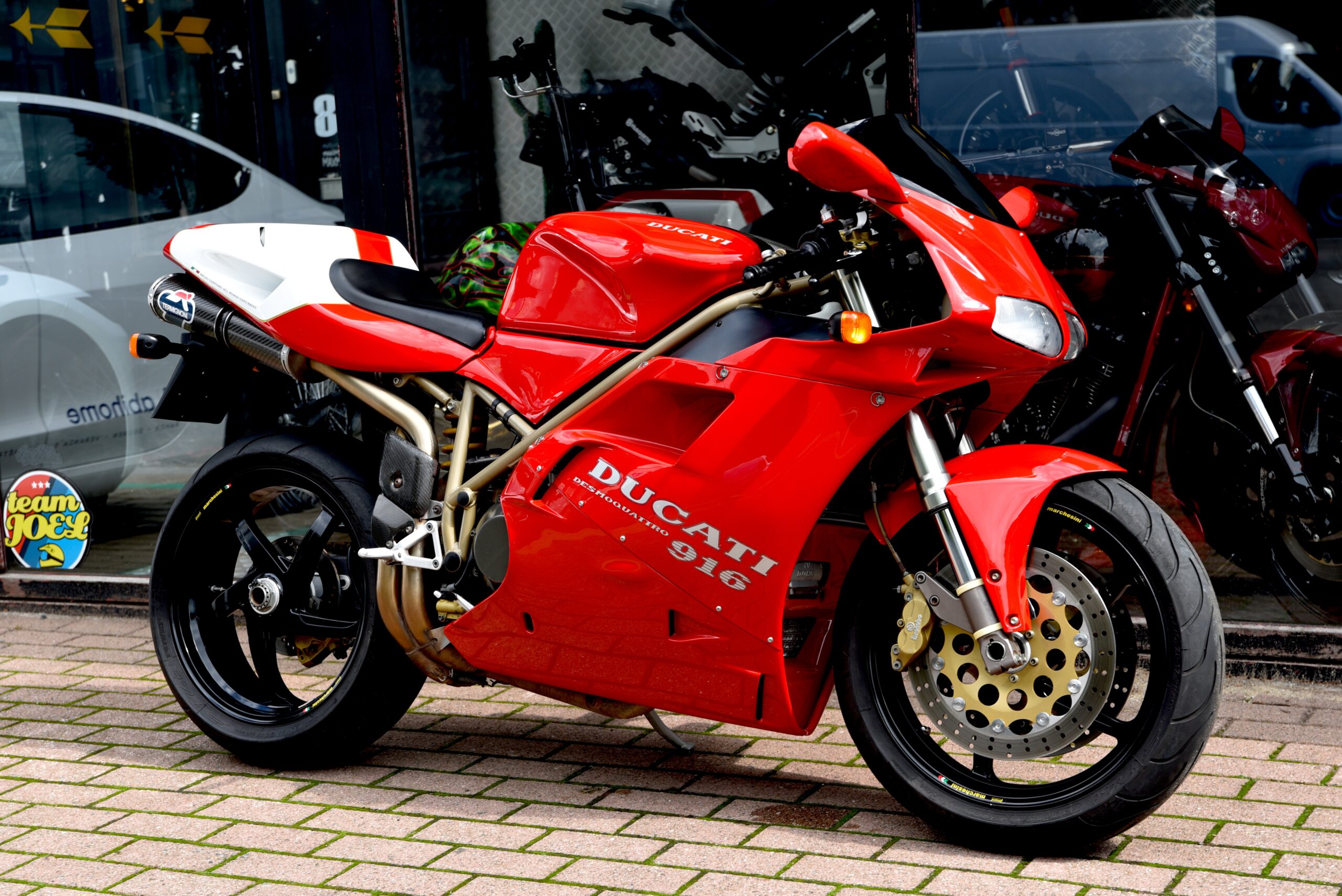 DUCATI 916