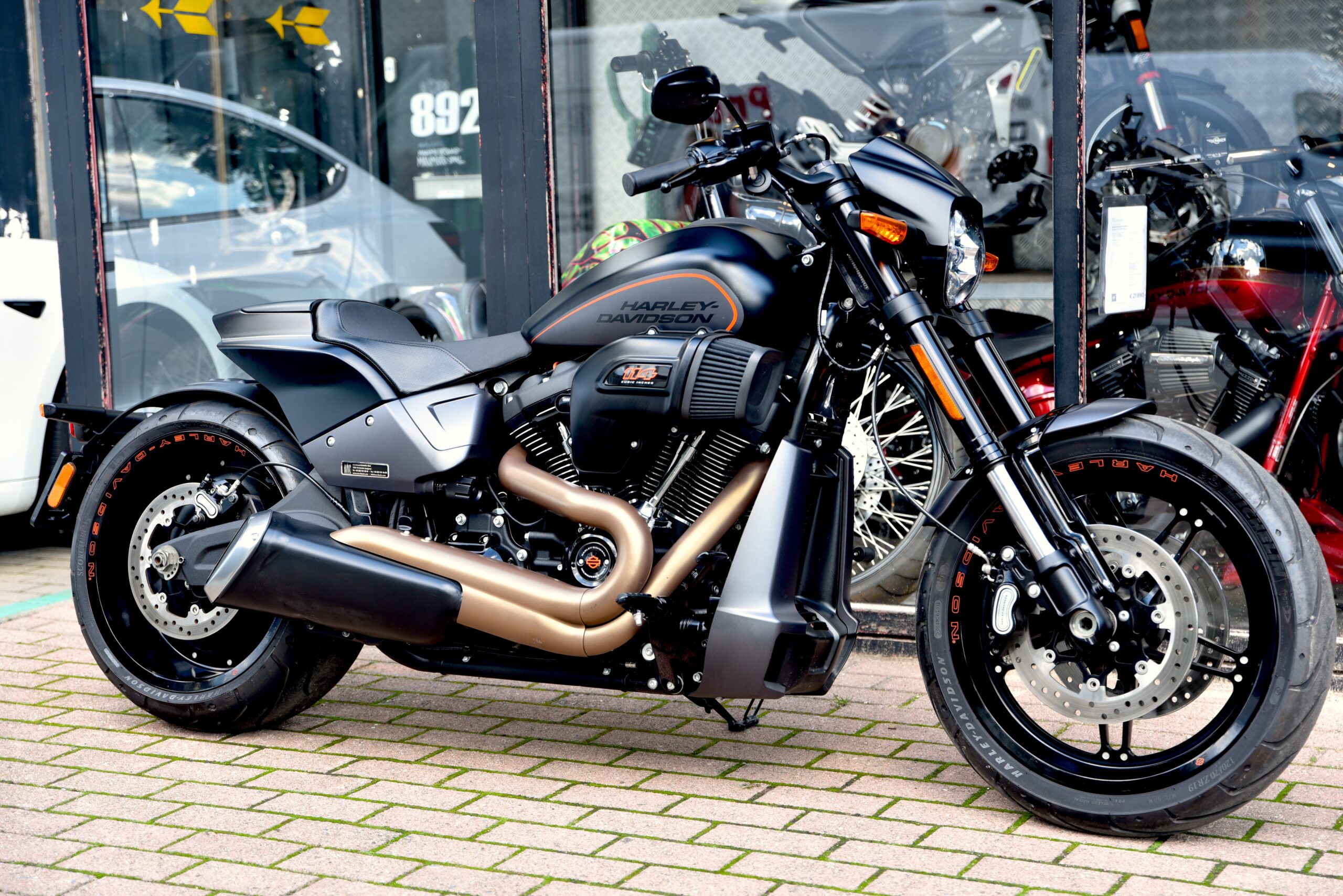 HARLEY DAVIDSON 114 FXDR