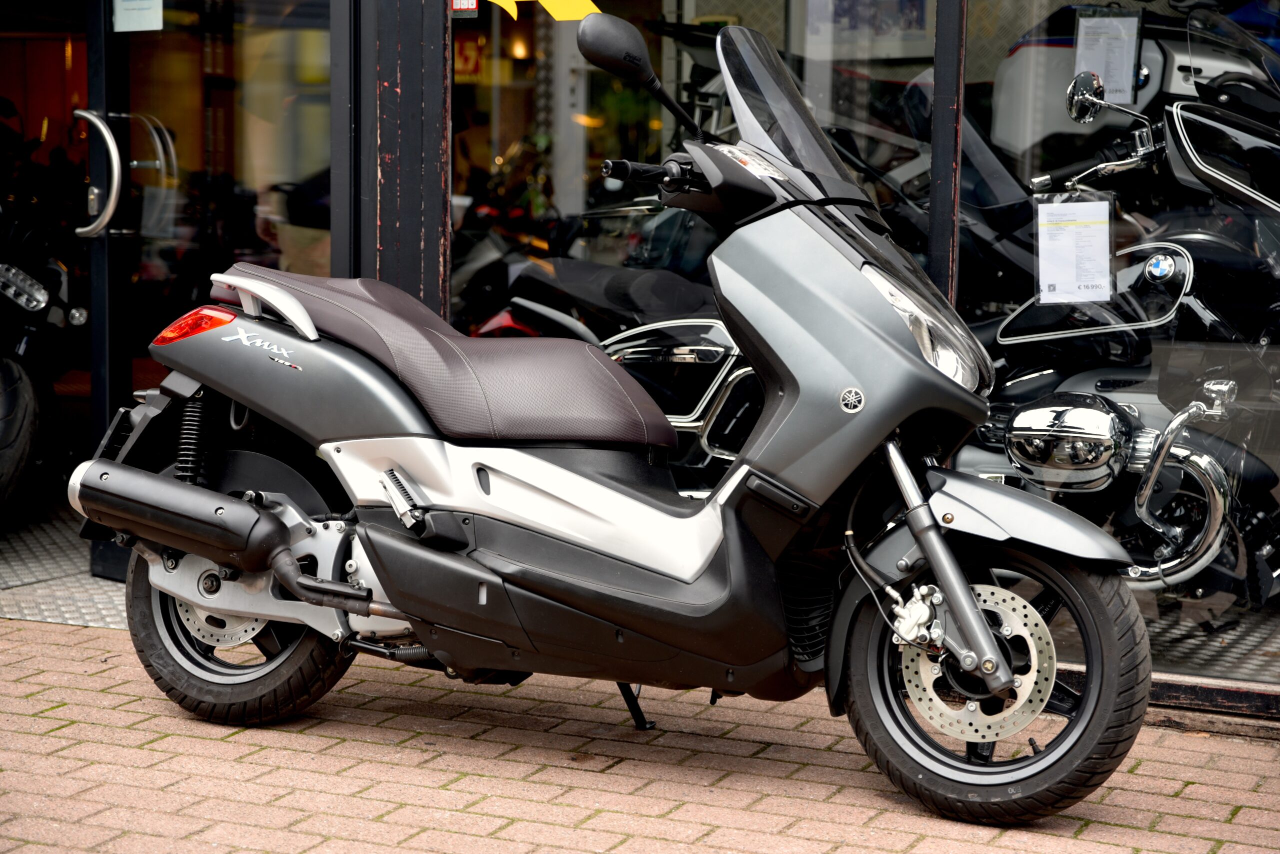 YAMAHA XMAX 125