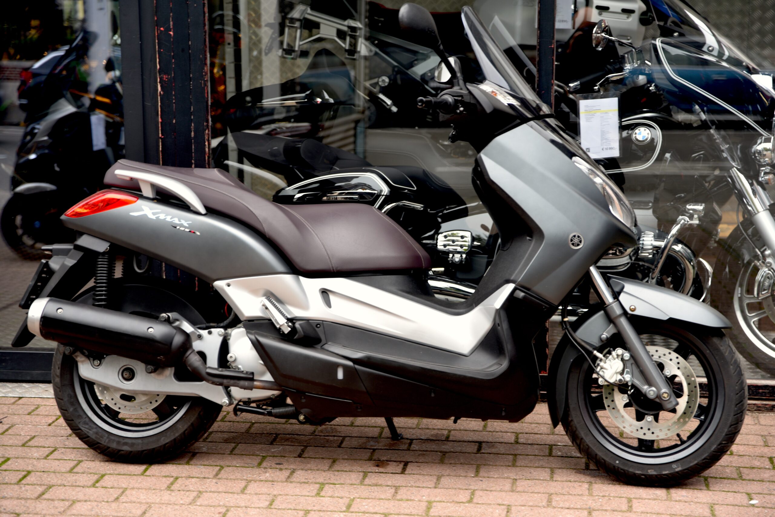 YAMAHA XMAX 125 – Image 2