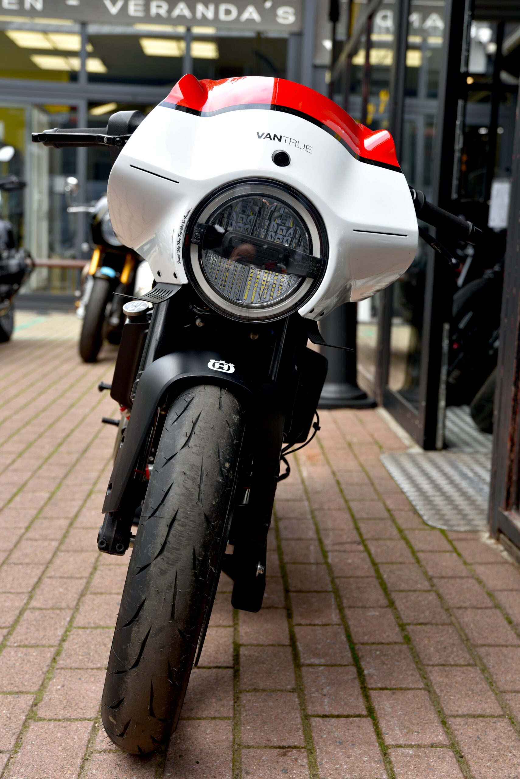 HUSQVARNA VITPILEN 401 BY SCRATCHIDESIGN – Image 5