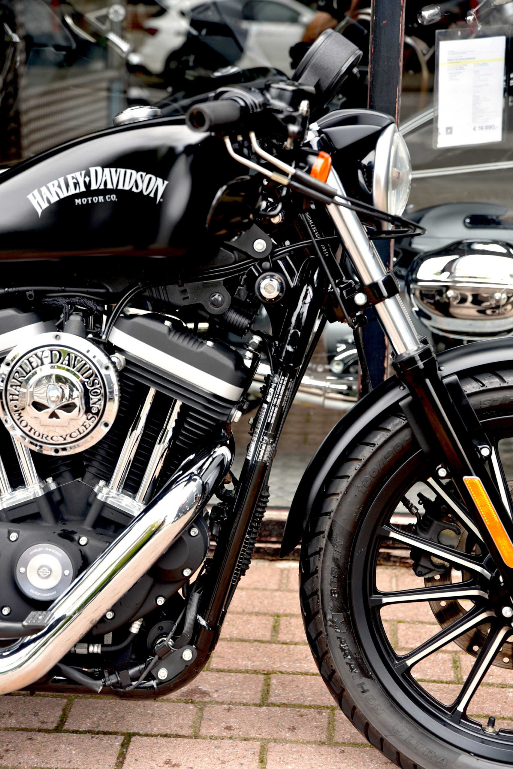 HARLEY DAVIDSON IRON 883 – Image 4