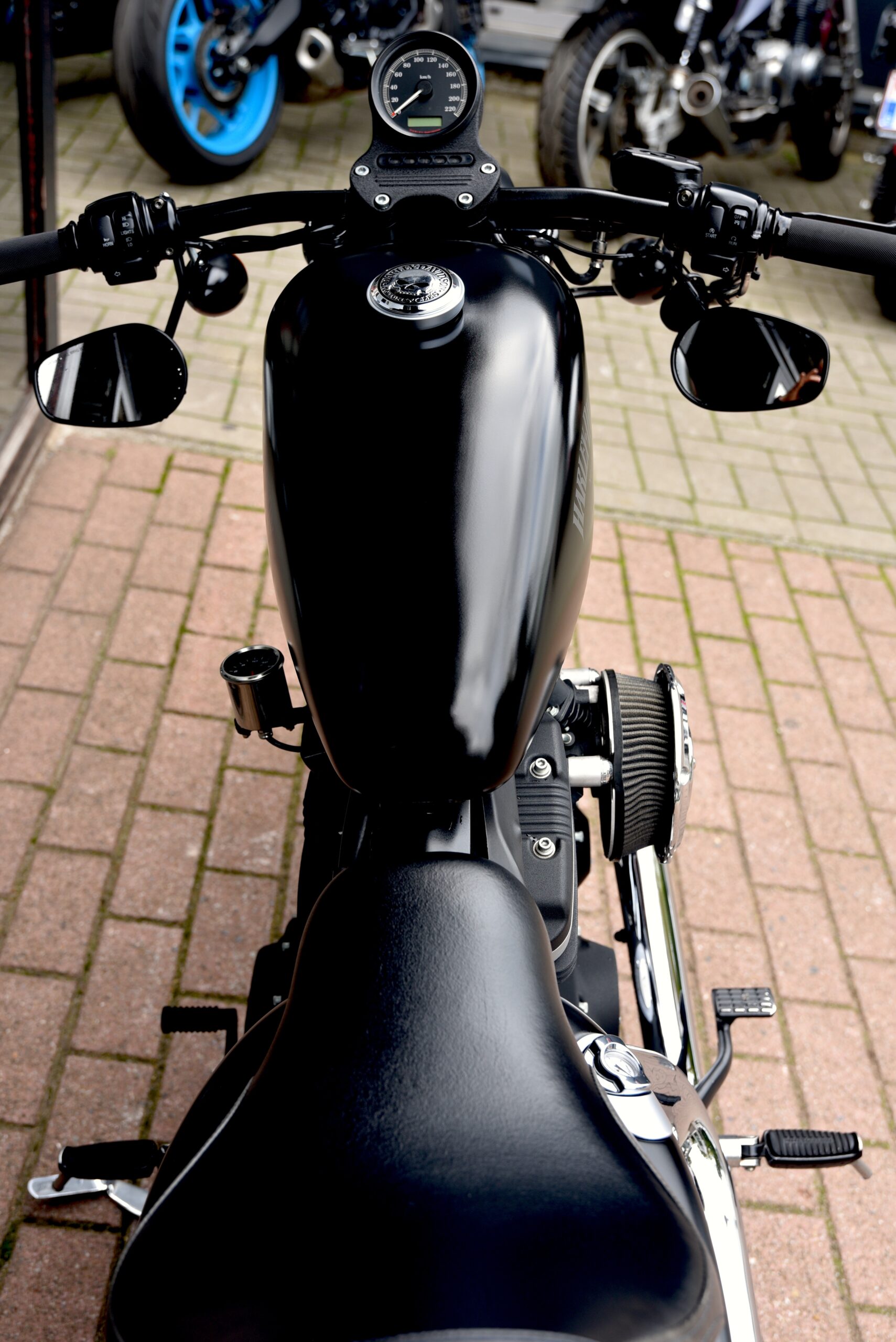 HARLEY DAVIDSON IRON 883 – Image 6