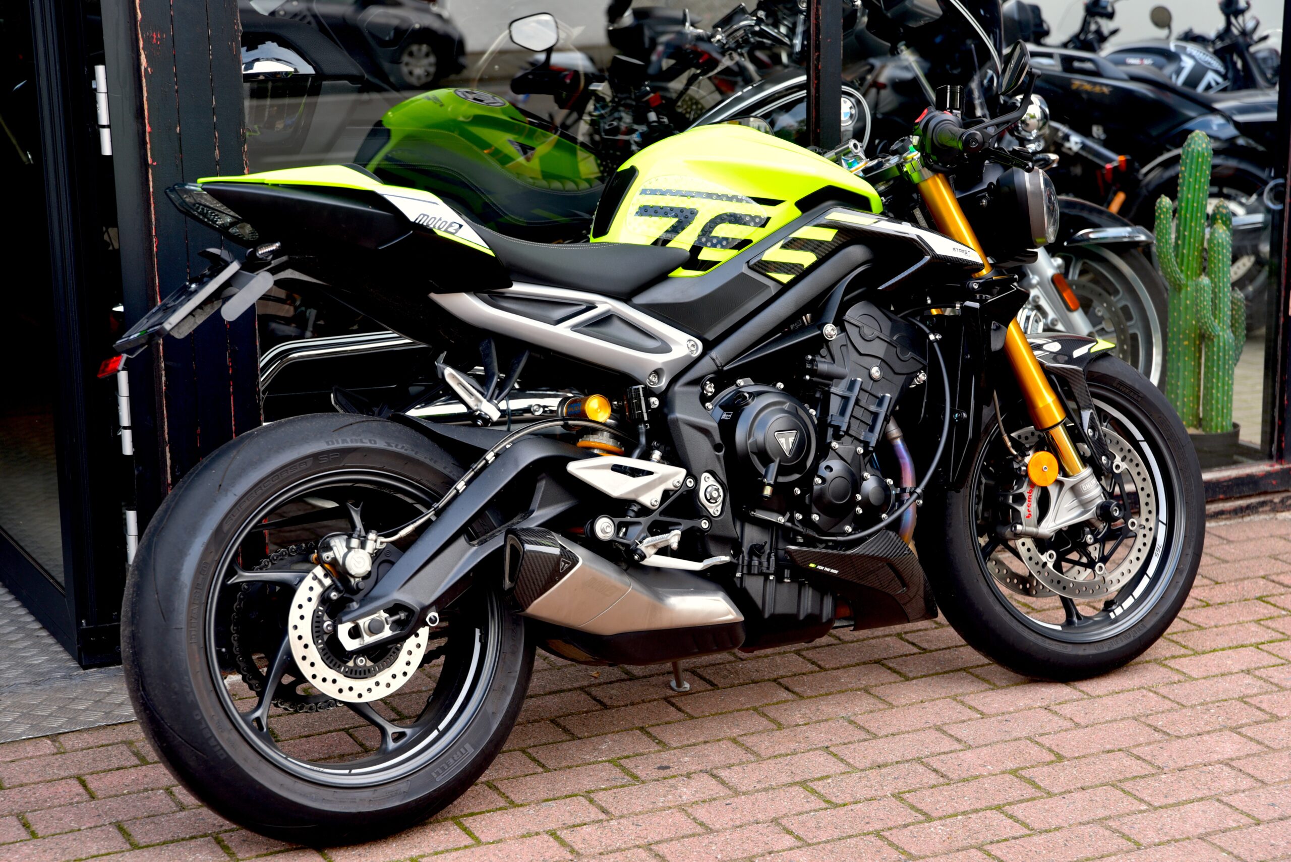 TRIUMPH STREET TRIPLE MOTO2 EDITION – Image 3