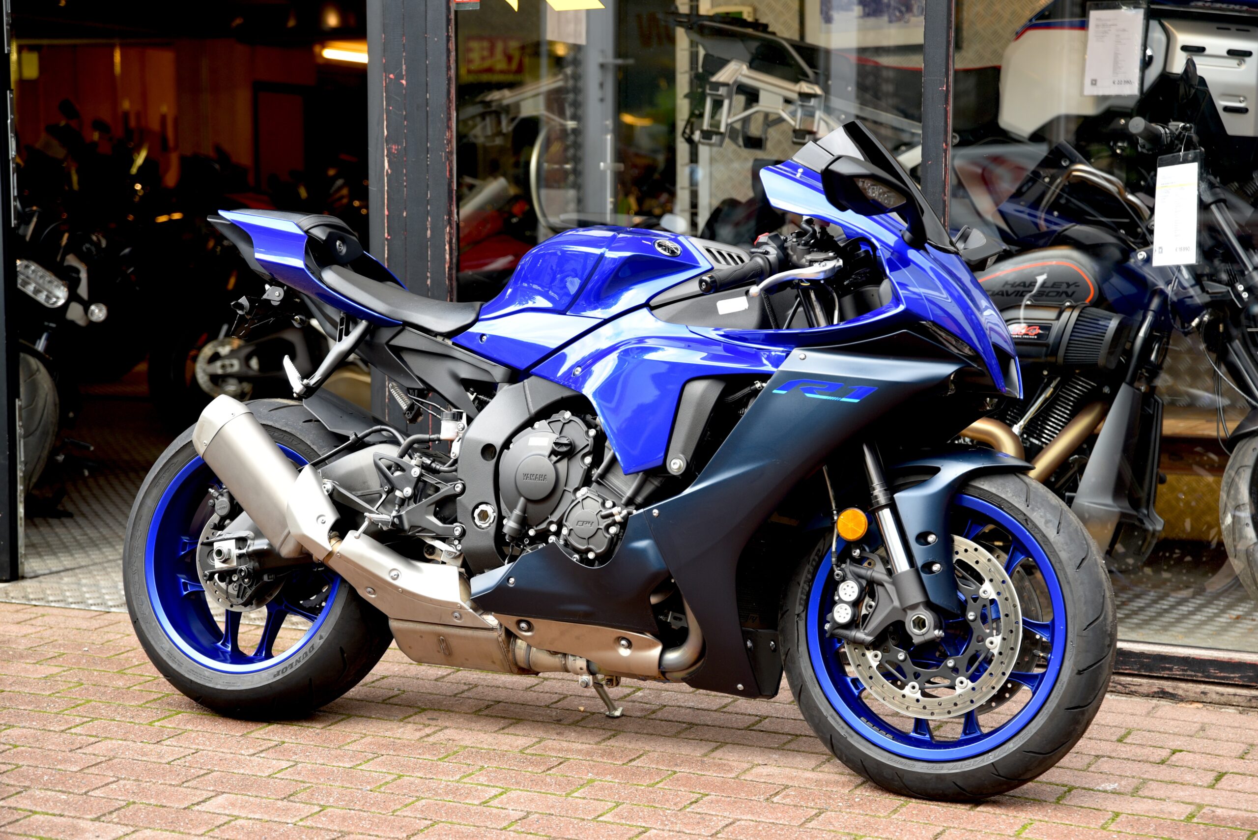 YAMAHA YZF-R1