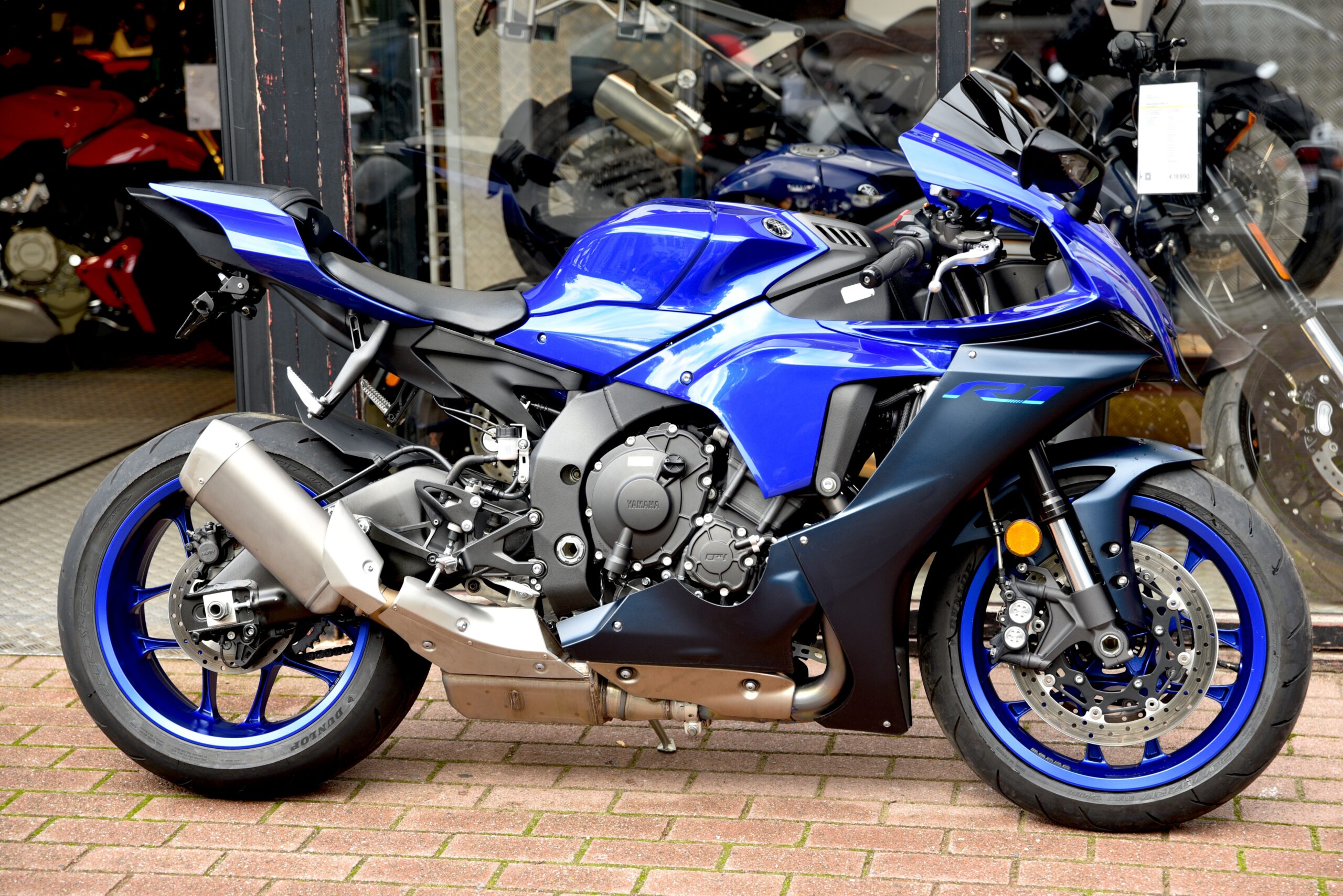 YAMAHA YZF-R1 – Image 2