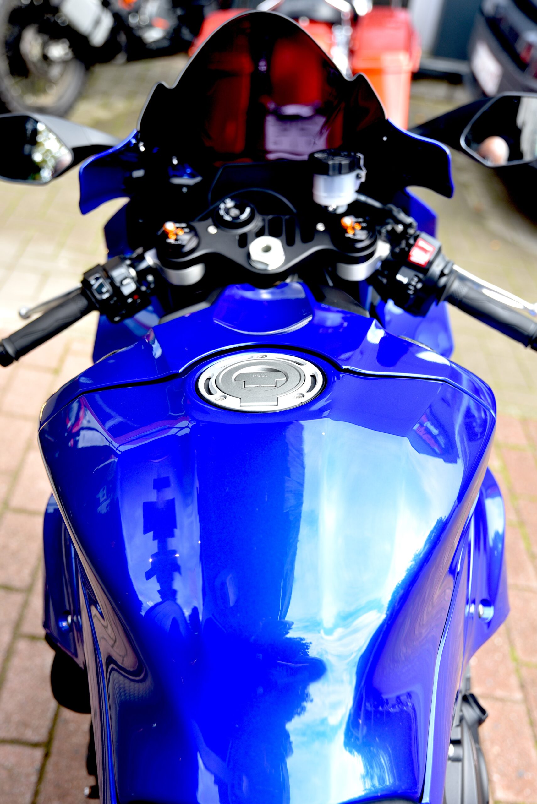 YAMAHA YZF-R1 – Image 6