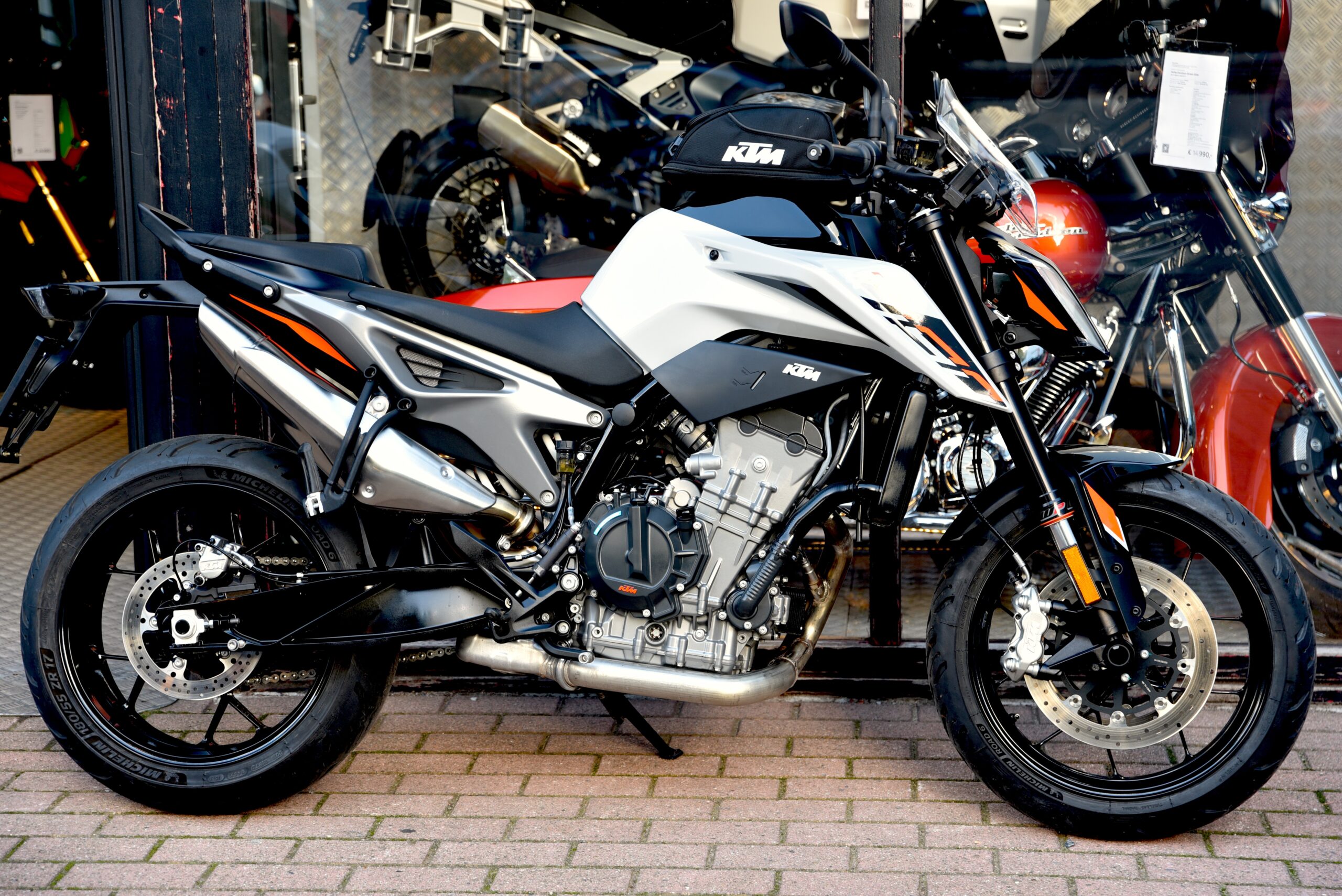 KTM 790 DUKE – Image 2