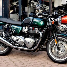 TRIUMPH 1200 THRUXTON