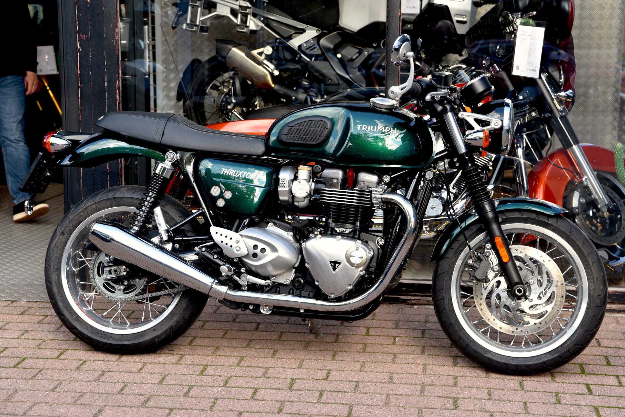 TRIUMPH 1200 THRUXTON – Image 2