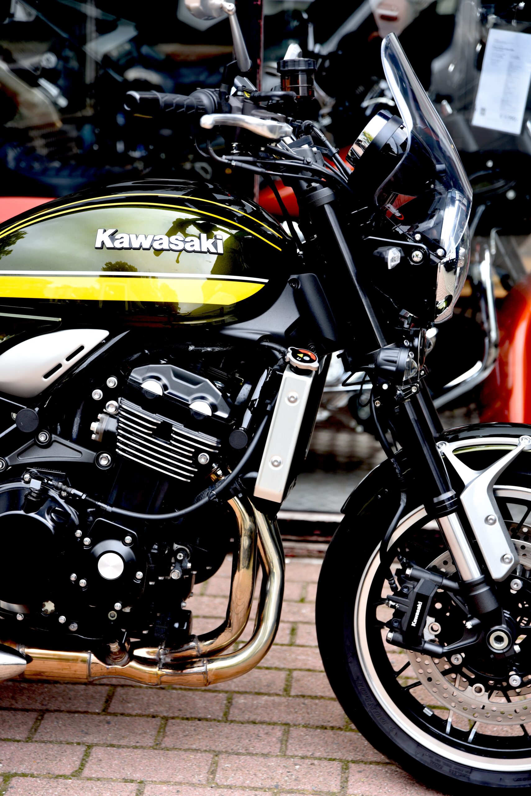 KAWASAKI Z 900 RS – Image 4