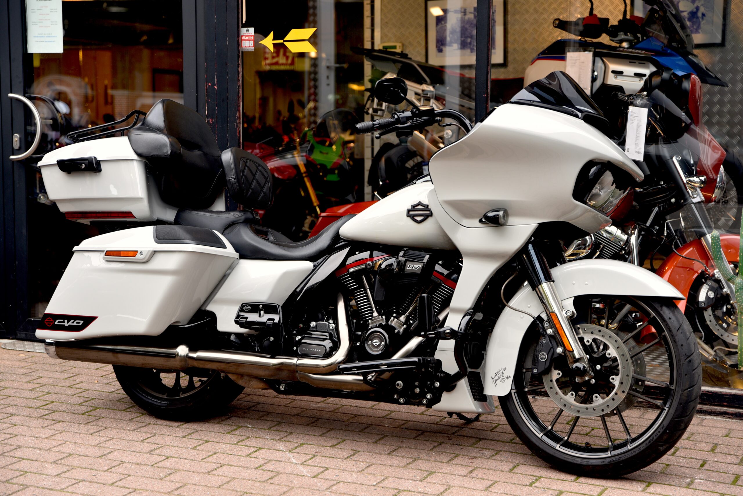 HARLEY DAVIDSON ROAD GLIDE CVO