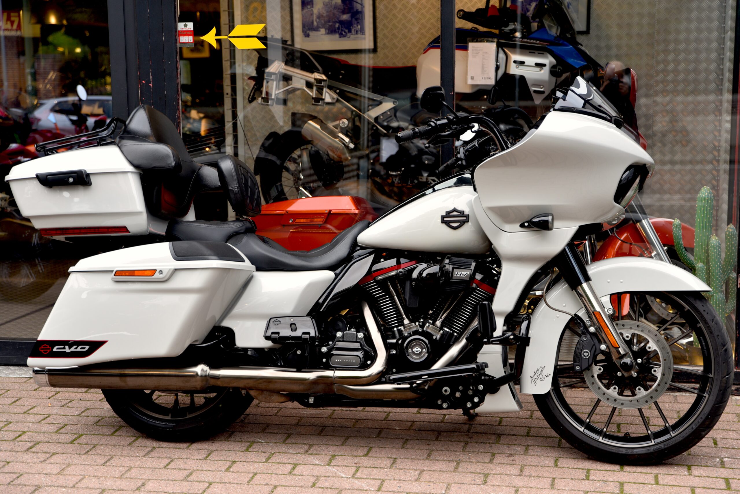 HARLEY DAVIDSON ROAD GLIDE CVO – Image 2