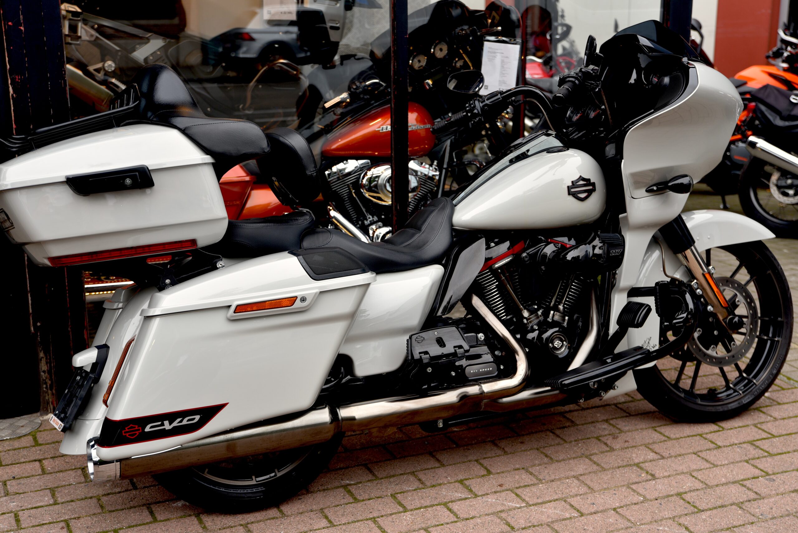 HARLEY DAVIDSON ROAD GLIDE CVO – Image 3