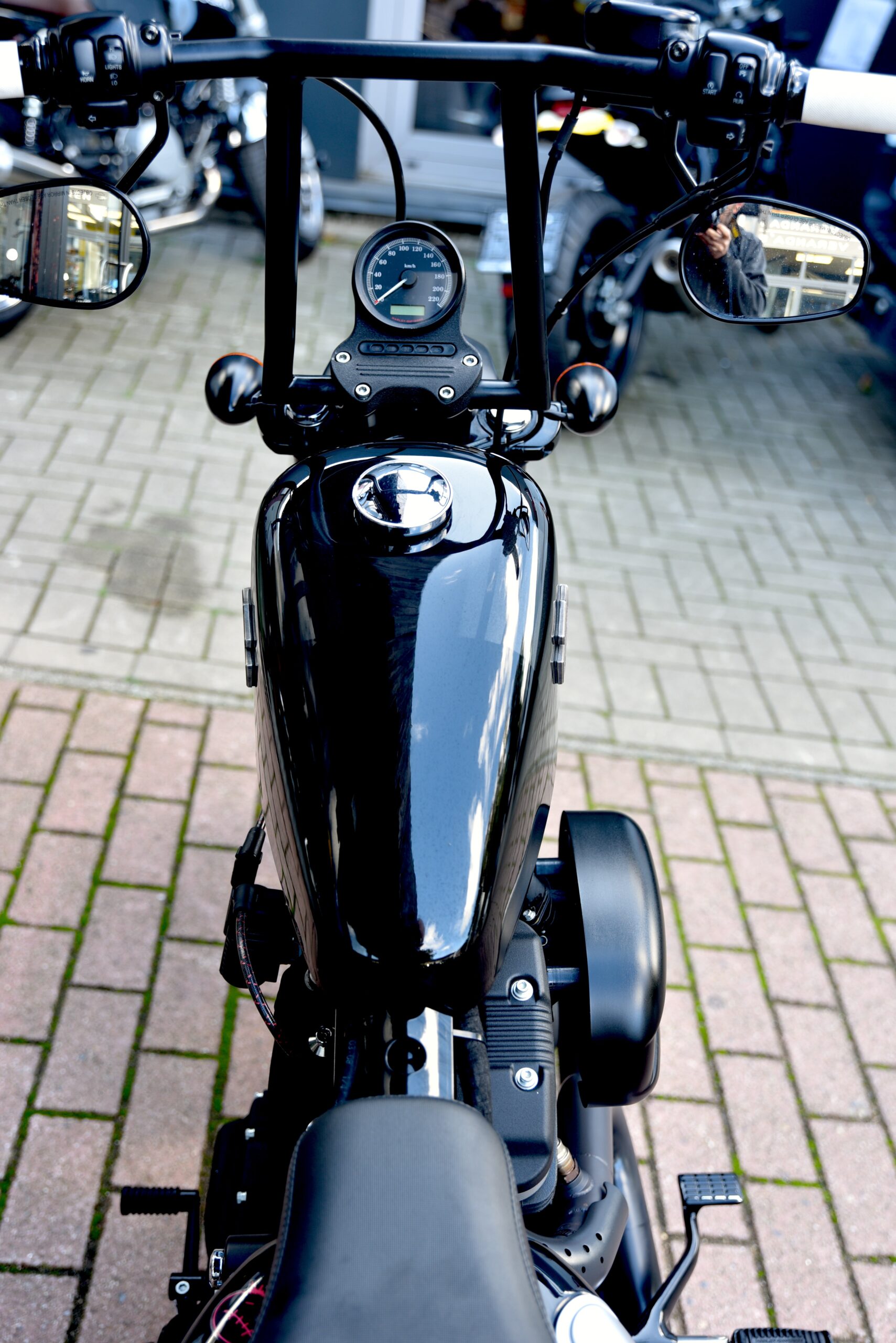 HARLEY DAVIDSON IRON 883 – Image 6
