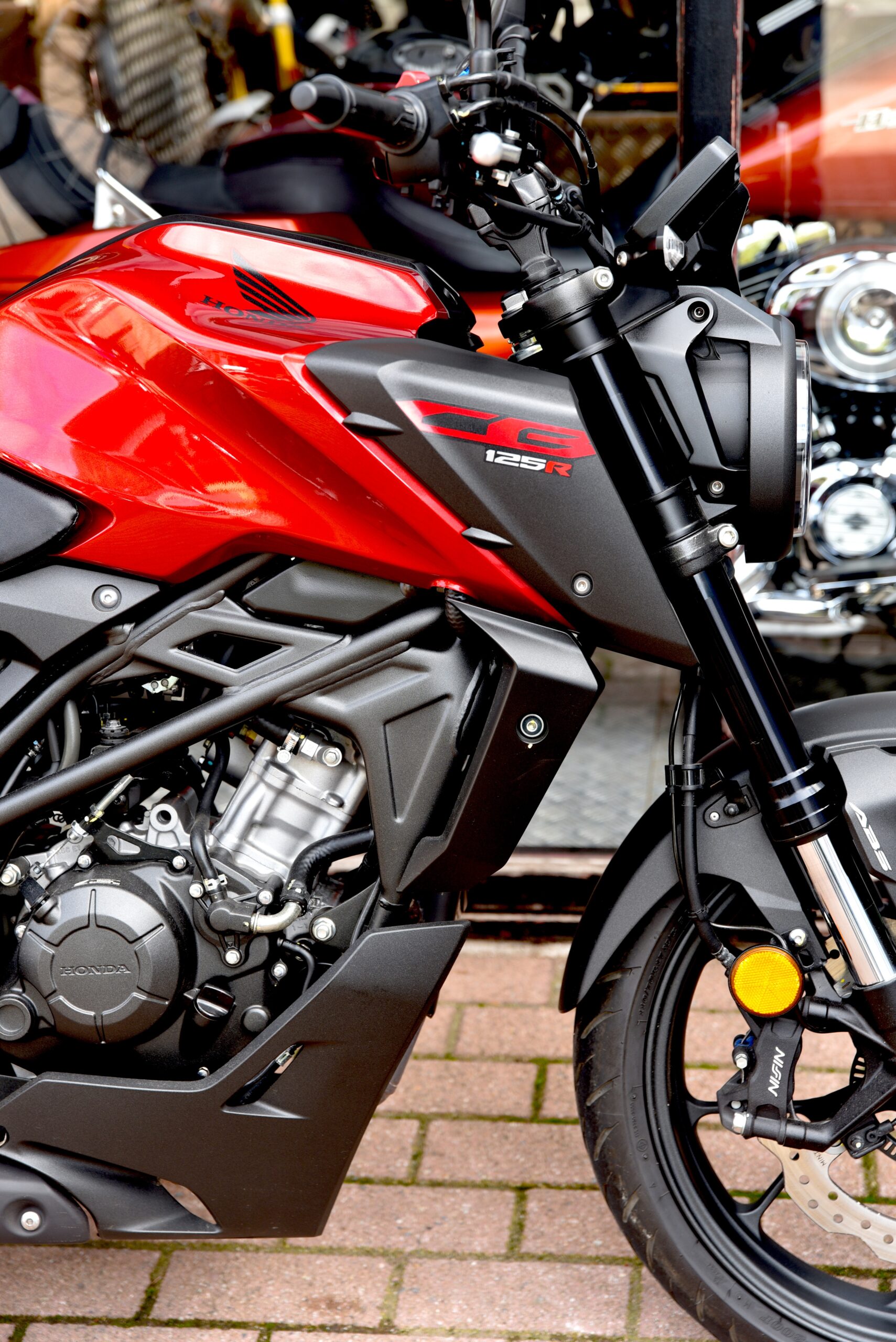 HONDA CB 125 R – Image 4