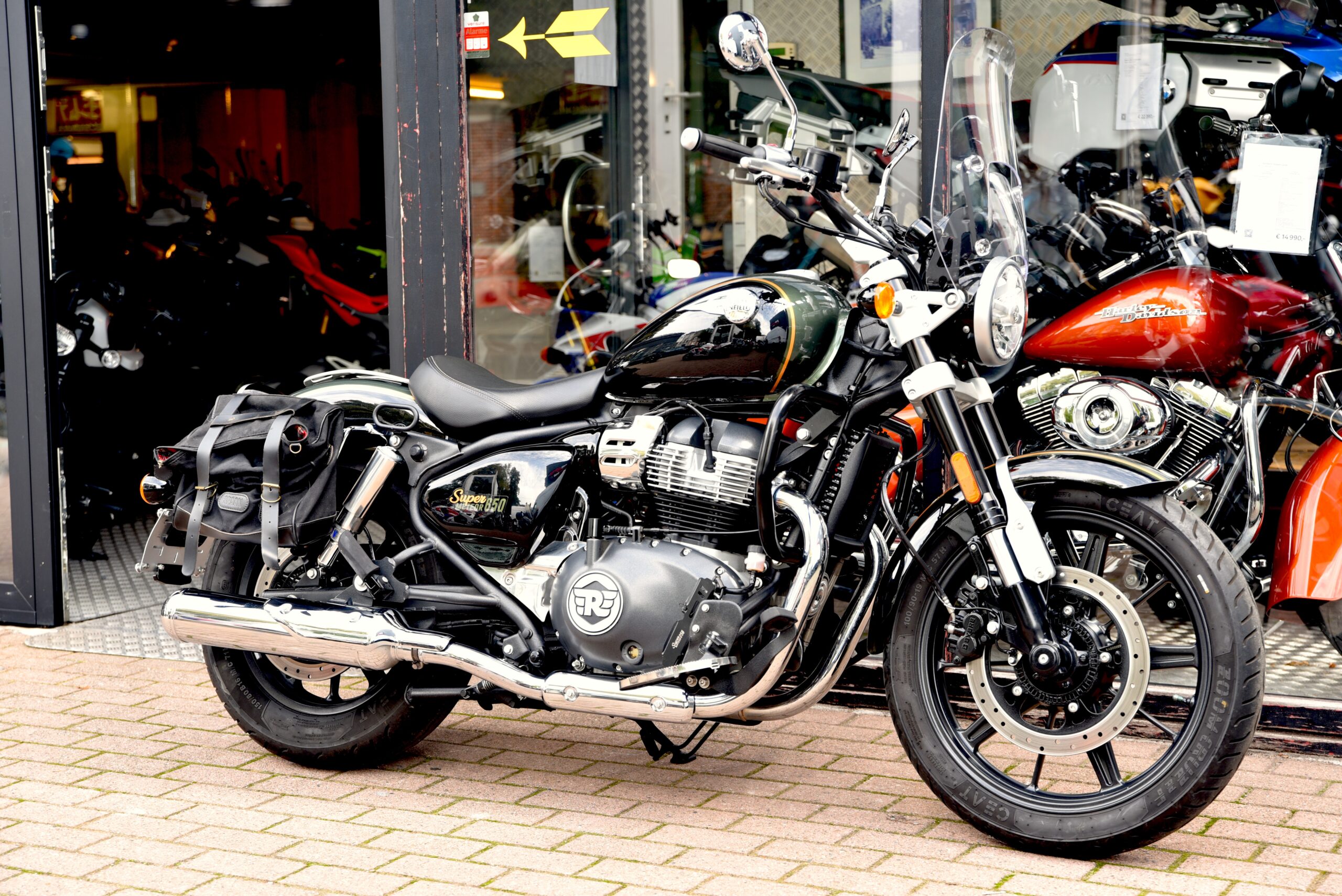 ROYAL ENFIELD SUPER METEOR 650