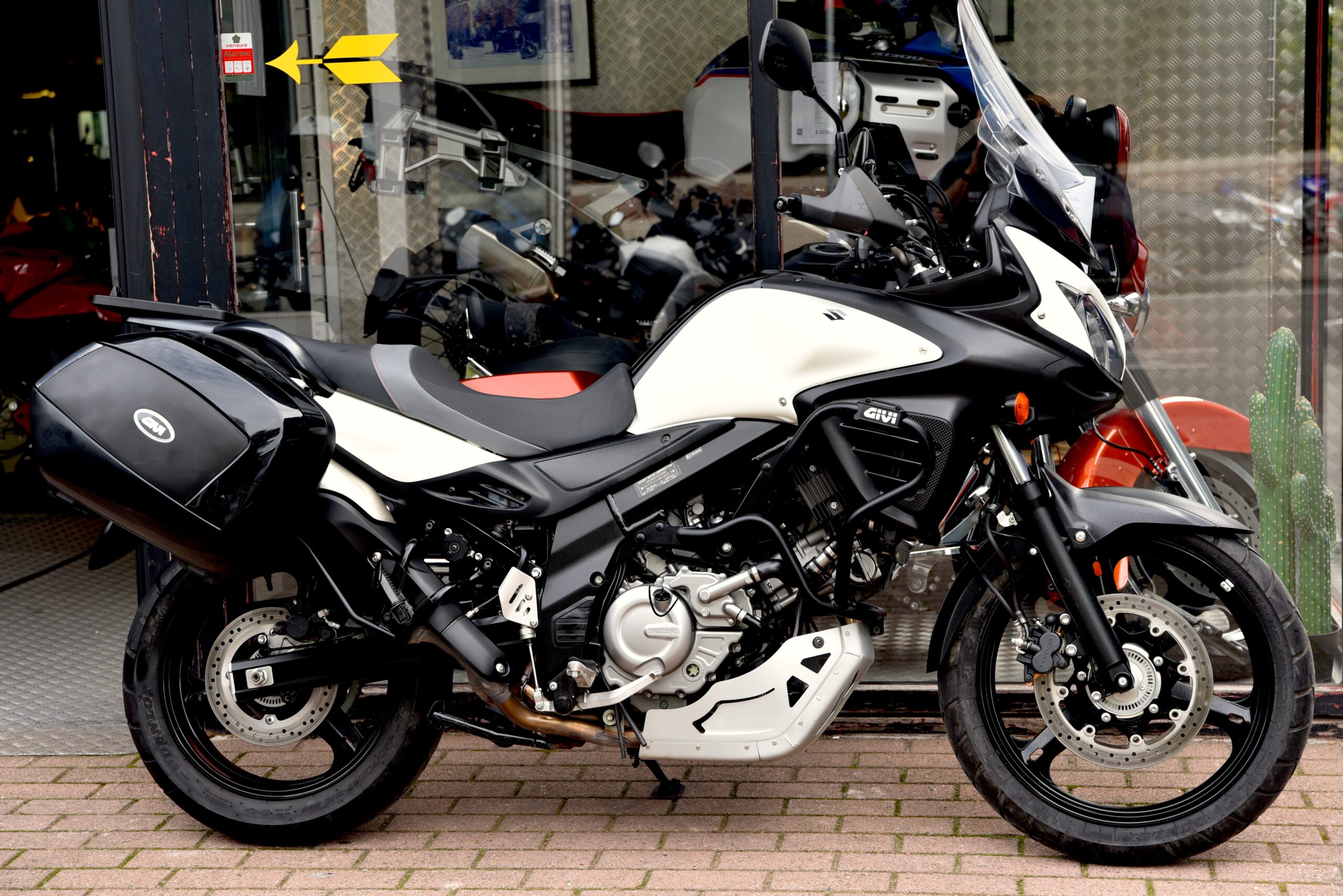 SUZUKI DL 650 V-STROM – Image 2