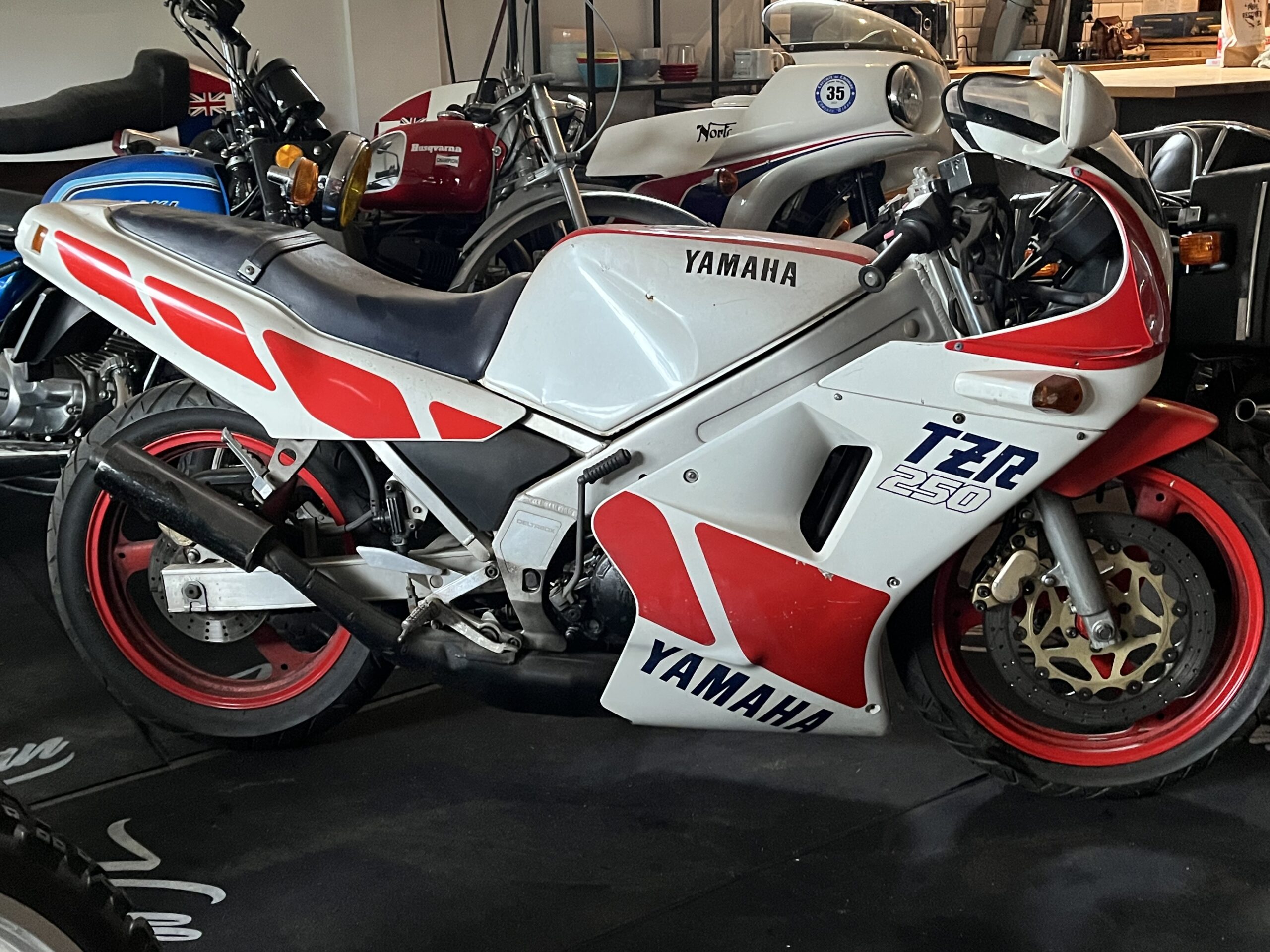YAMAHA TZR 250 – Image 2