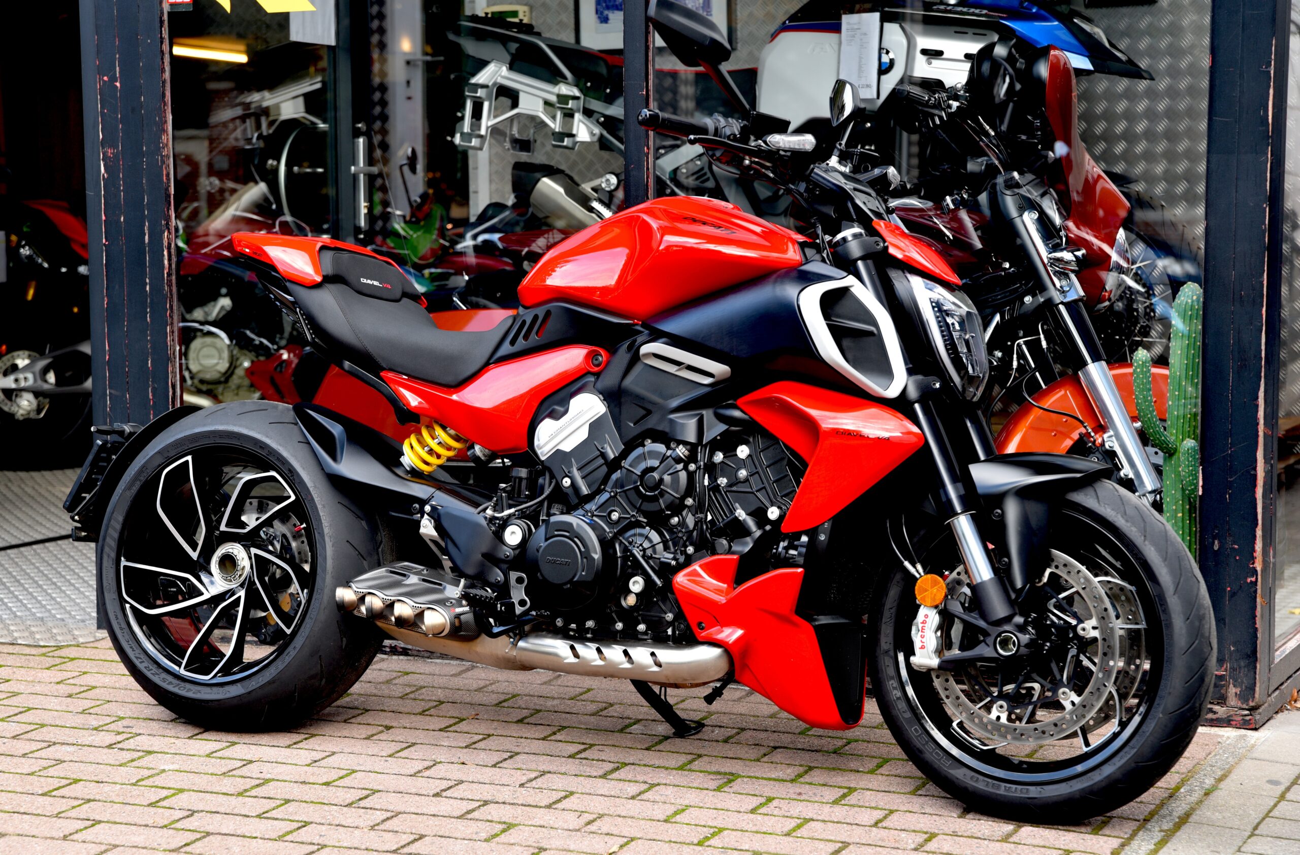 DUCATI DIAVEL V4