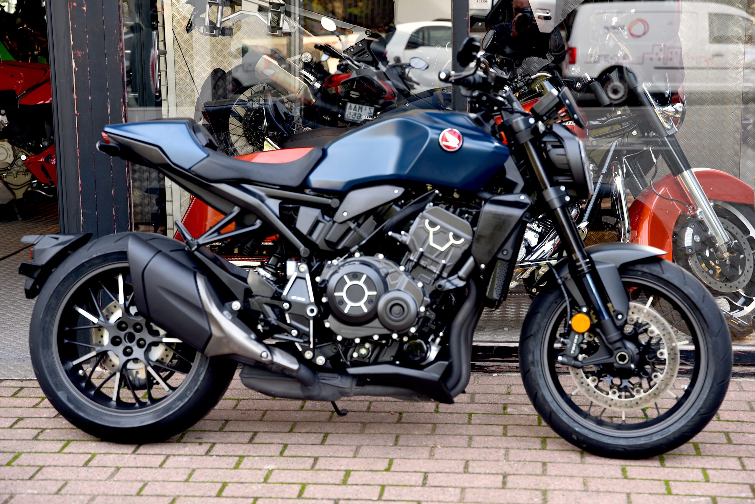 HONDA CB 1000 R BLACK EDITION – Image 2