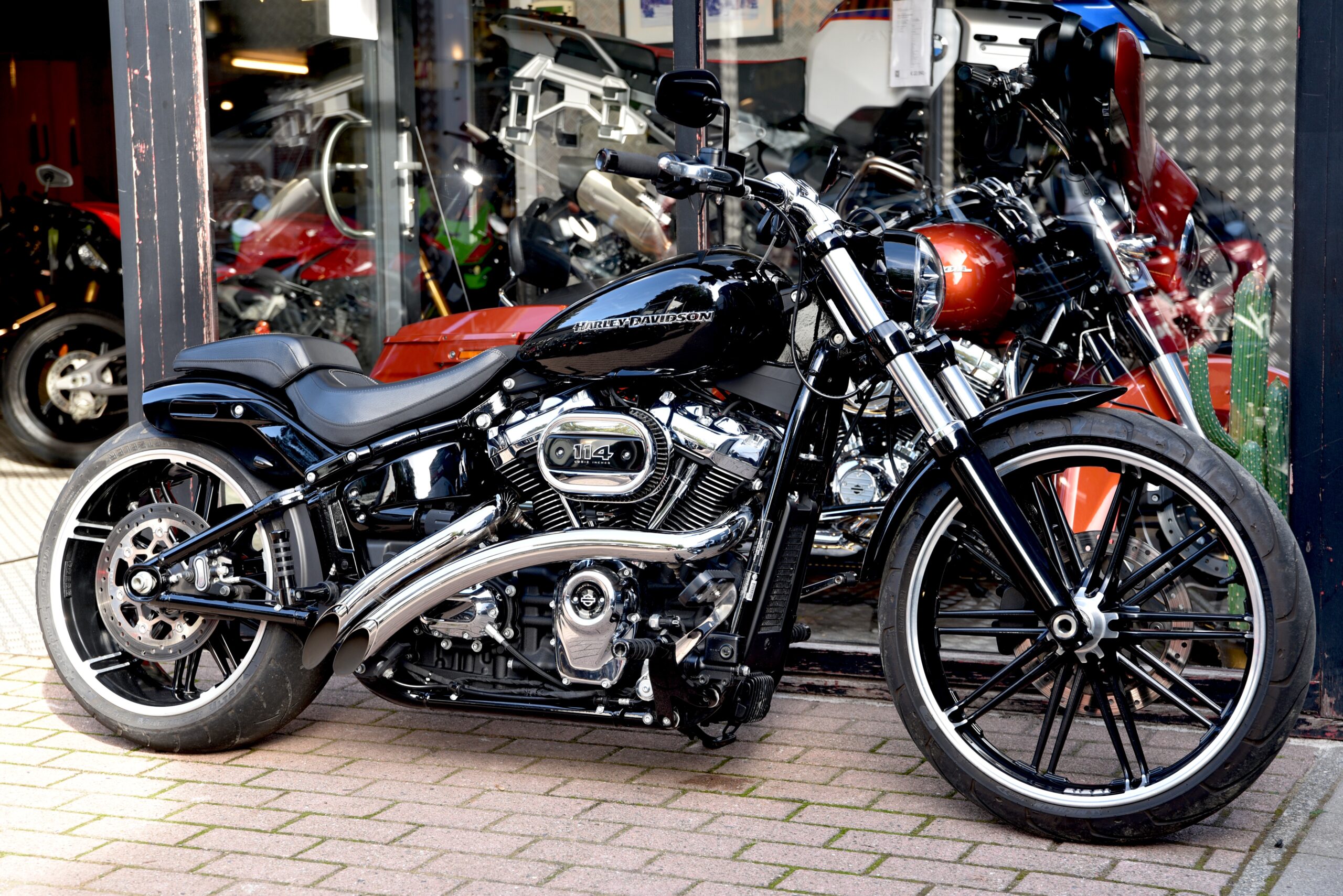 HARLEY DAVIDSON BREAKOUT 114