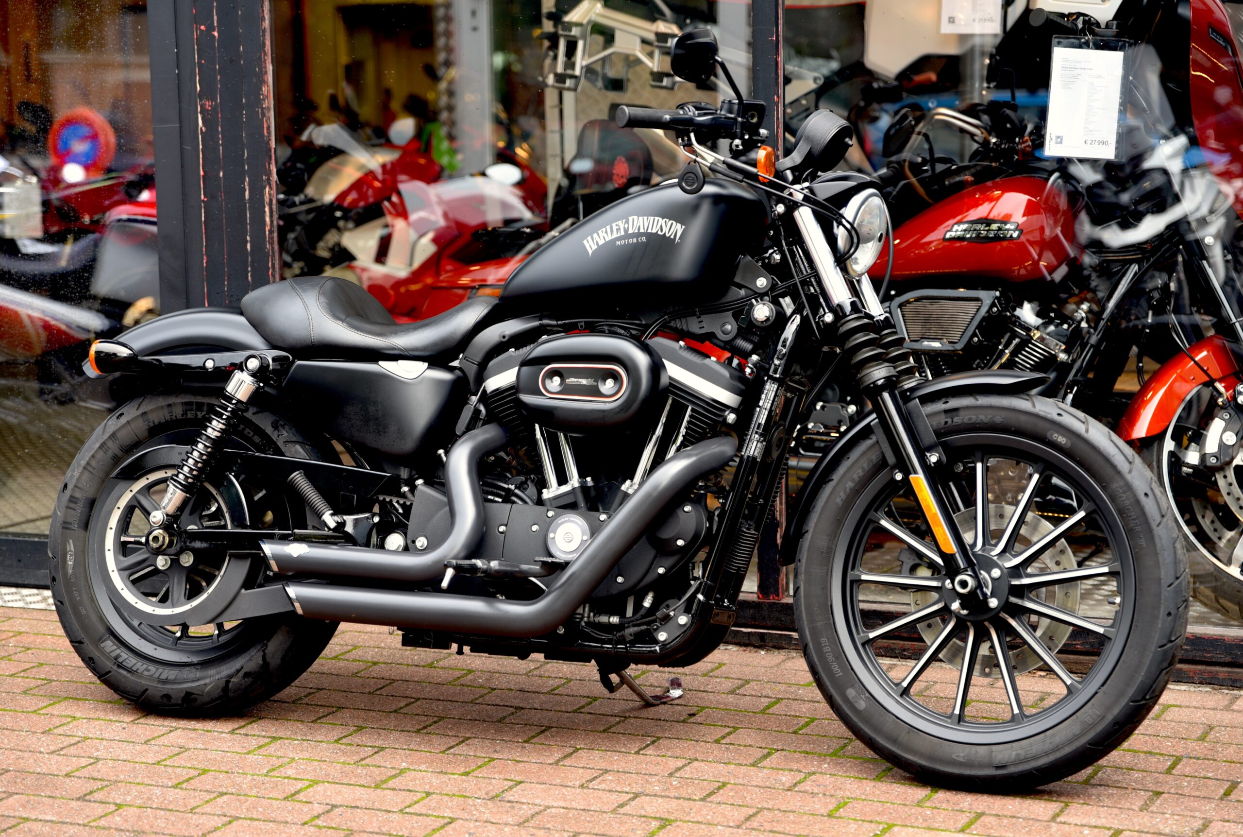 HARLEY DAVIDSON IRON 883