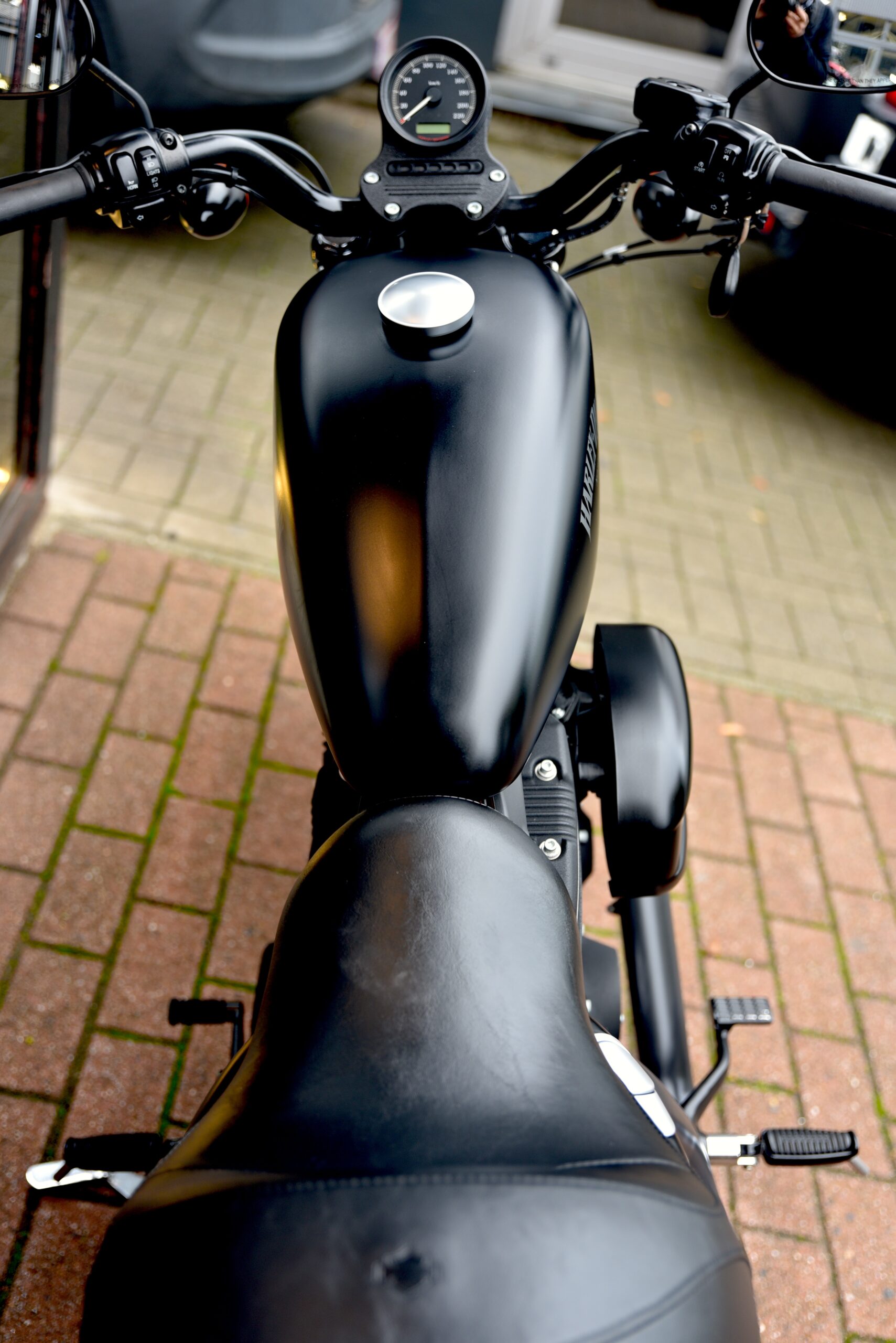 HARLEY DAVIDSON IRON 883 – Image 6