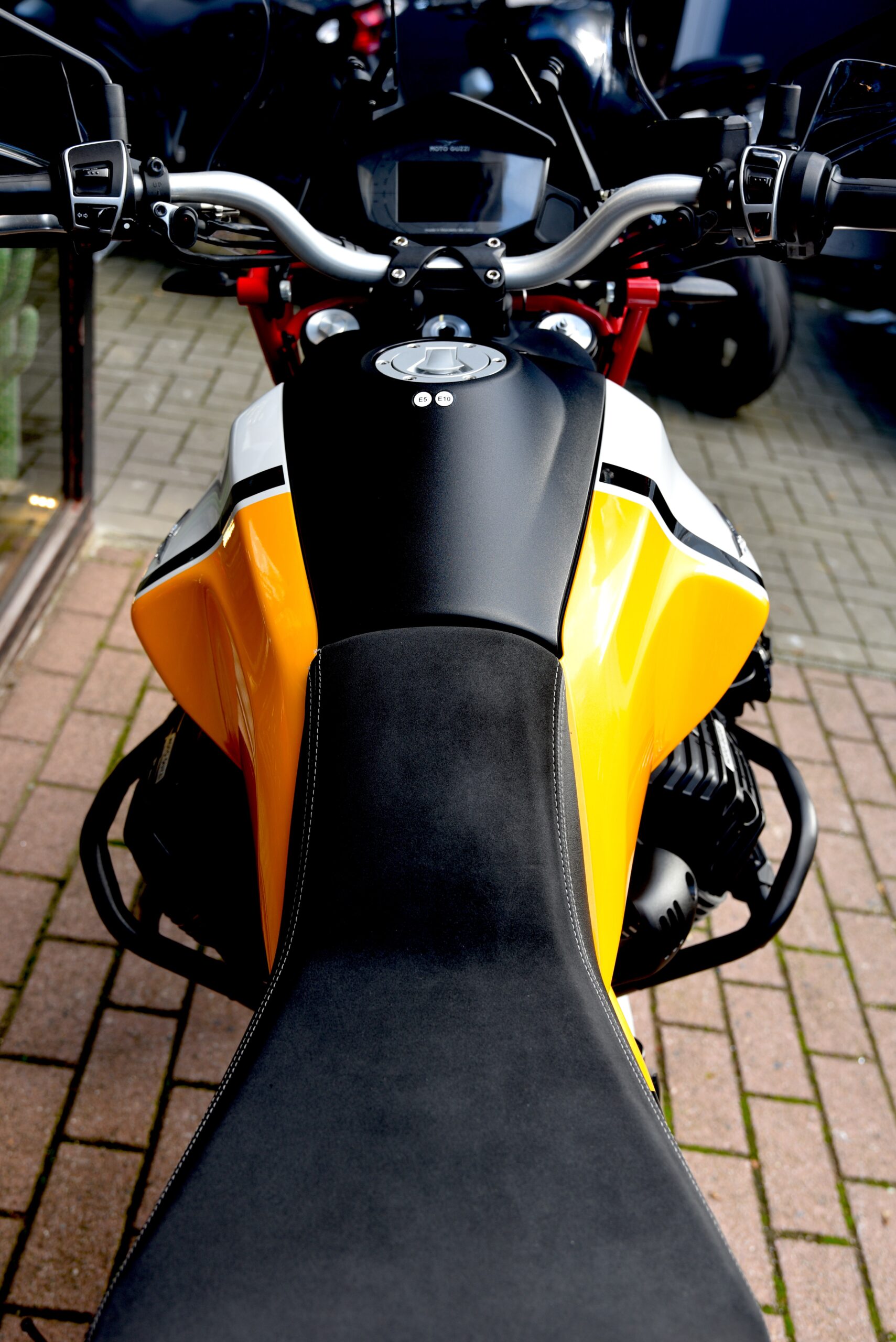 MOTO GUZZI V85 TT – Image 6