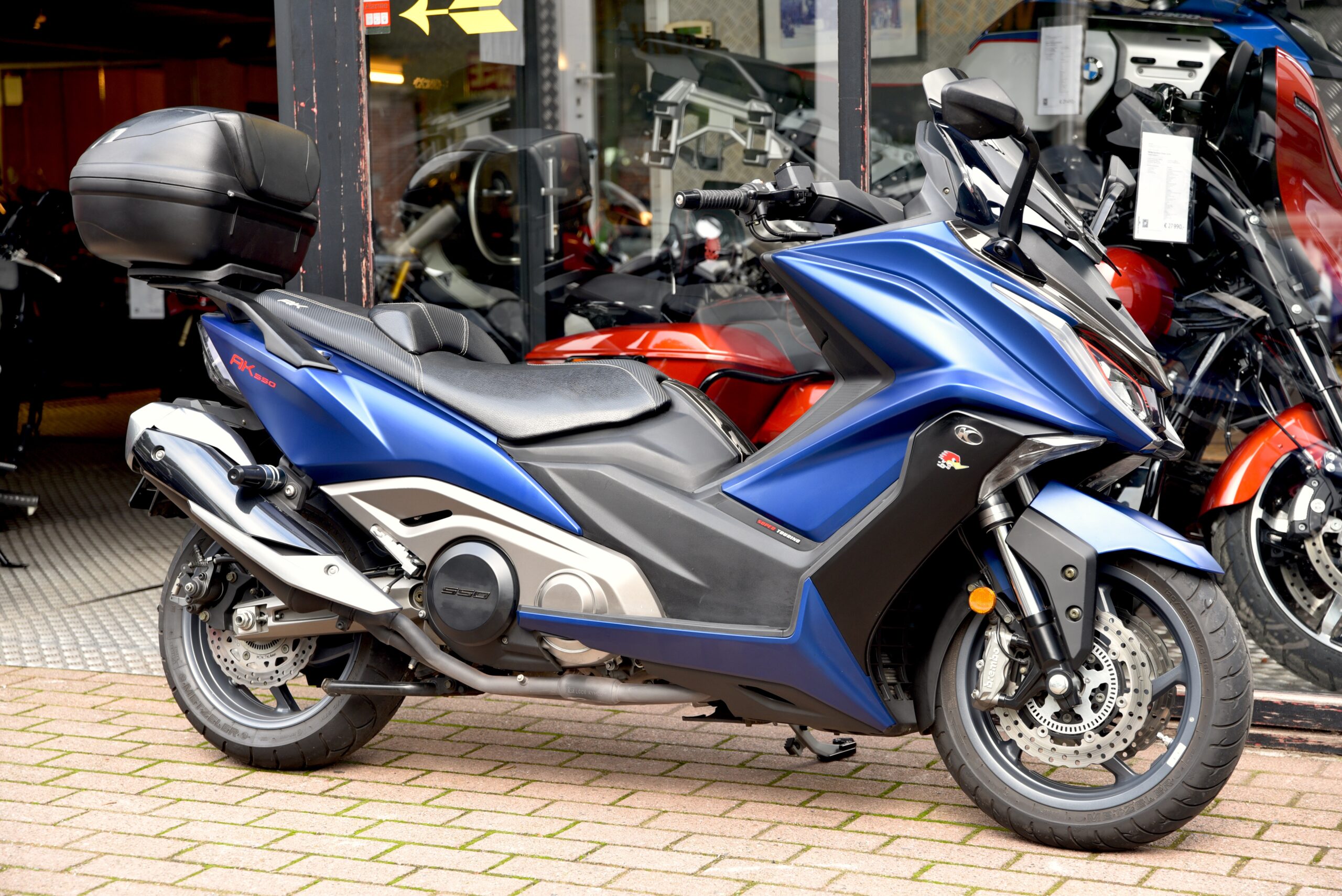 KYMCO AK 550