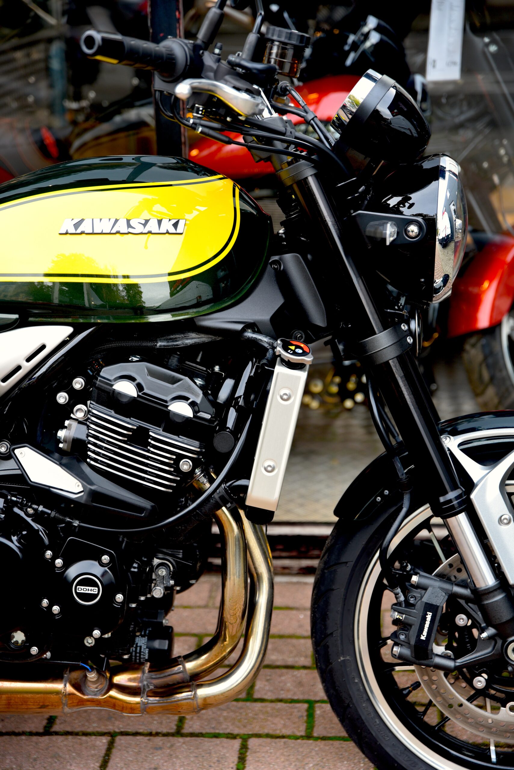KAWASAKI Z 900 RS – Image 4