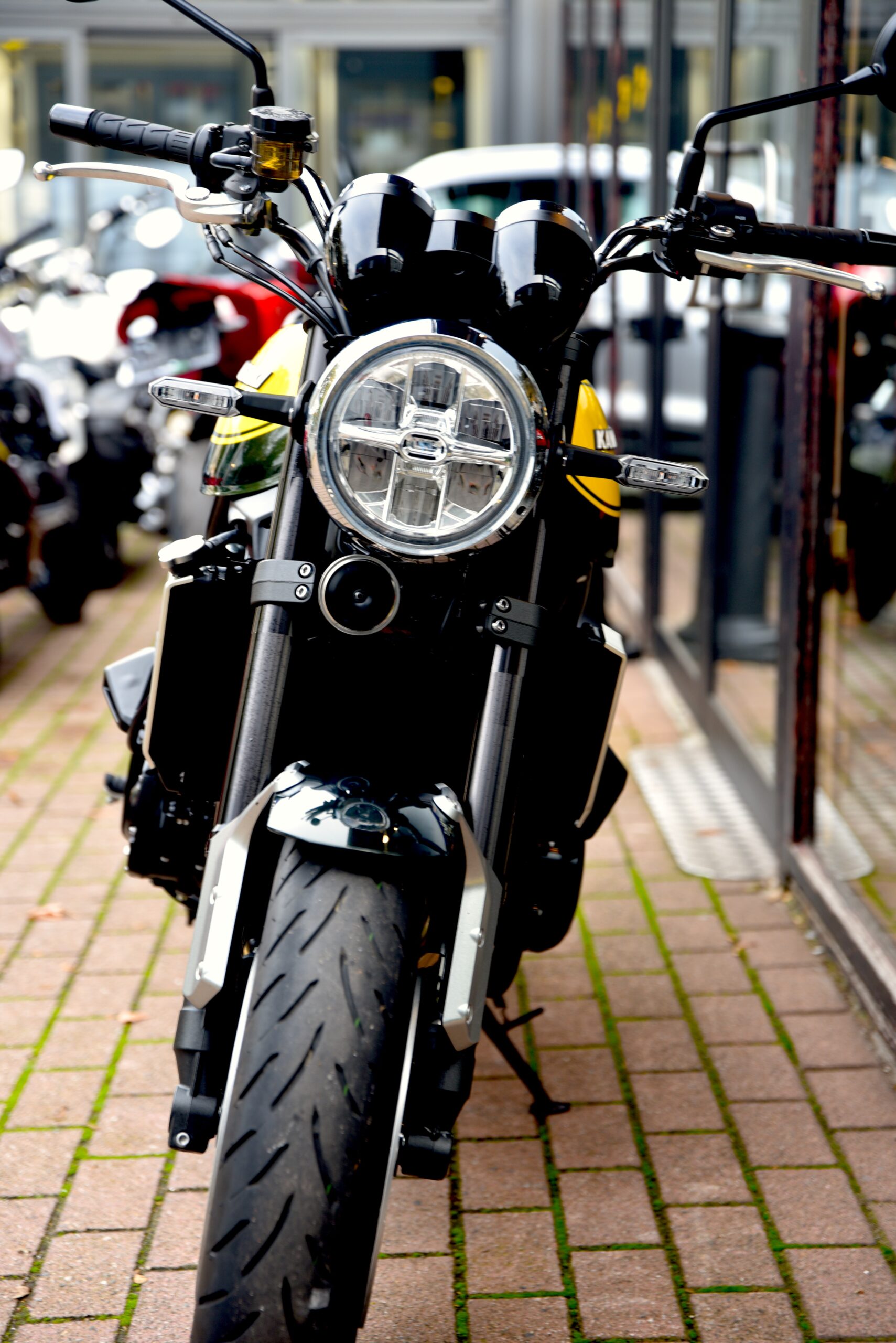 KAWASAKI Z 900 RS – Image 5