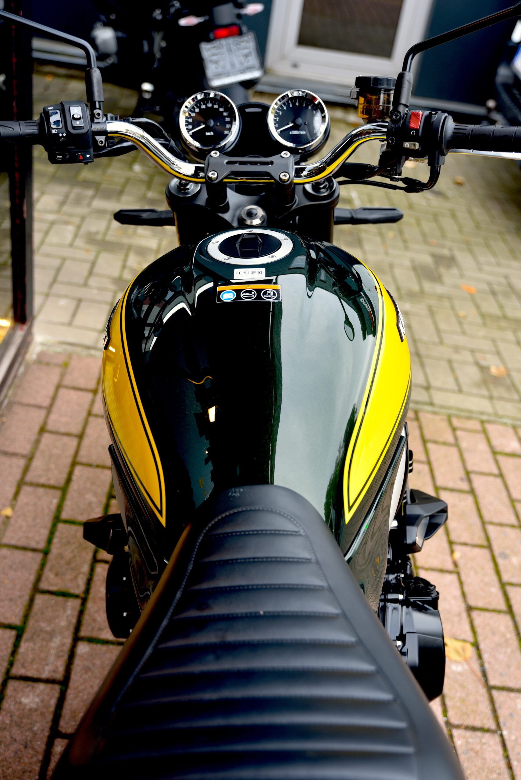KAWASAKI Z 900 RS – Image 6